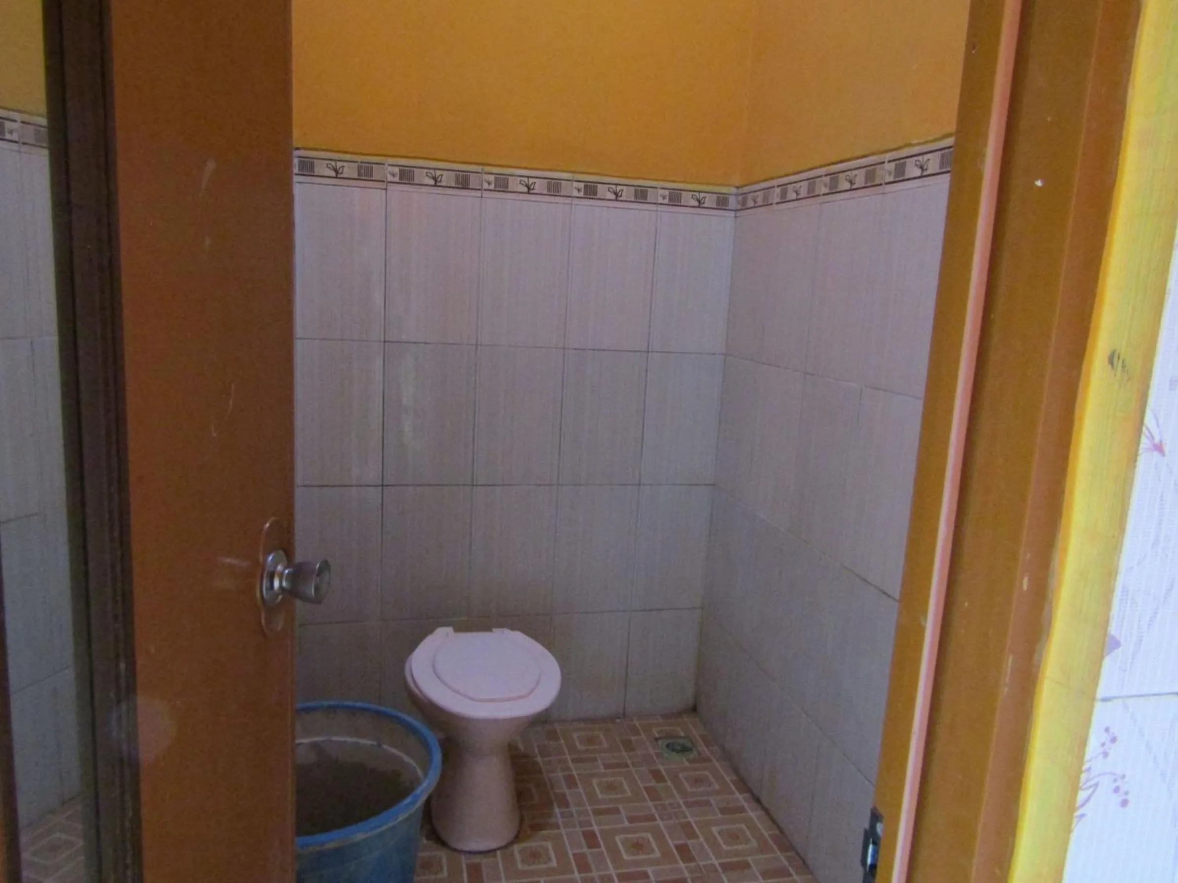 Bathroom in Losmen Kinasih Puncak & Gazebo Pandang