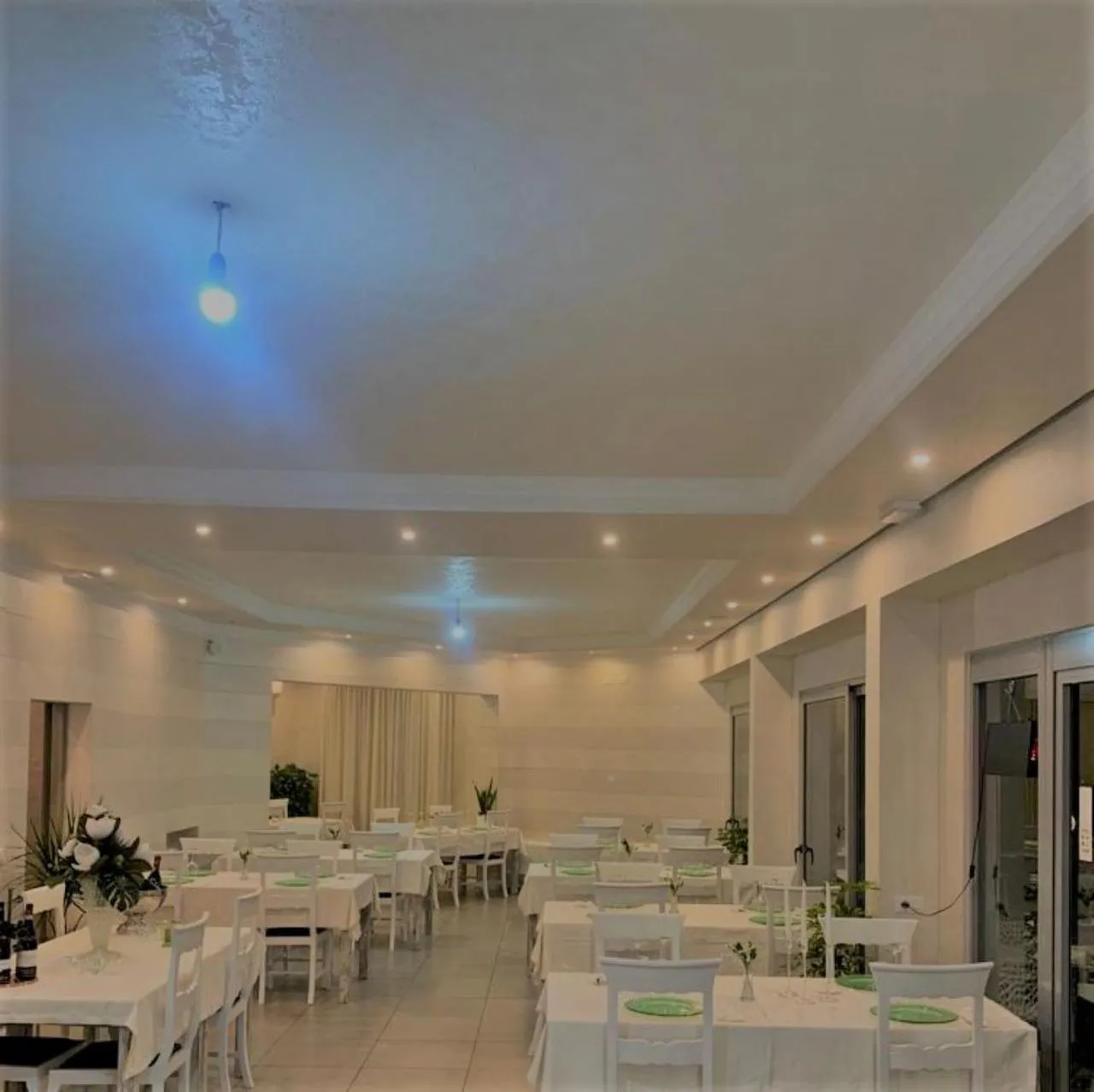 Restaurant/places to eat in HOTEL LORENA