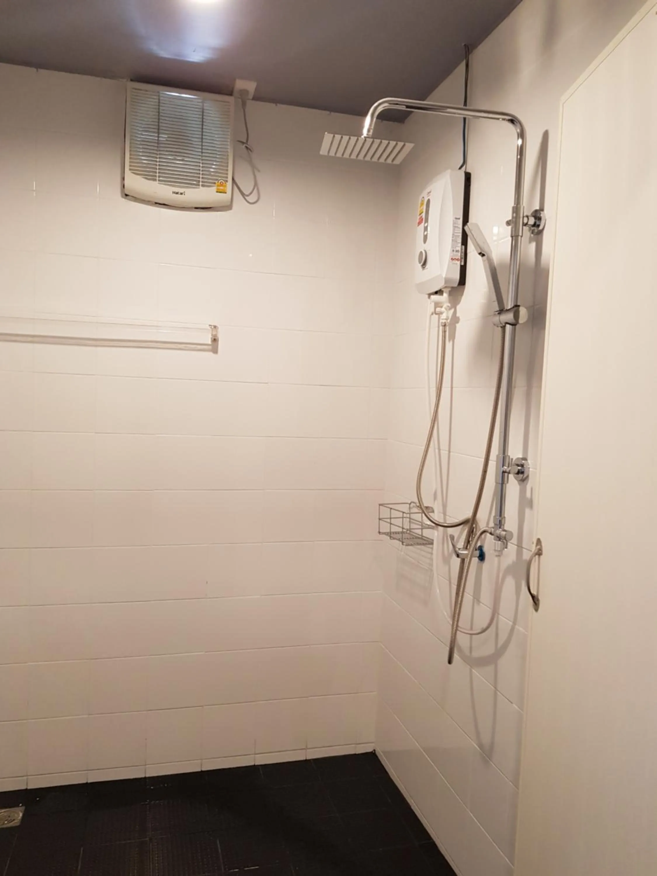 Shower in SleepCatsHostel