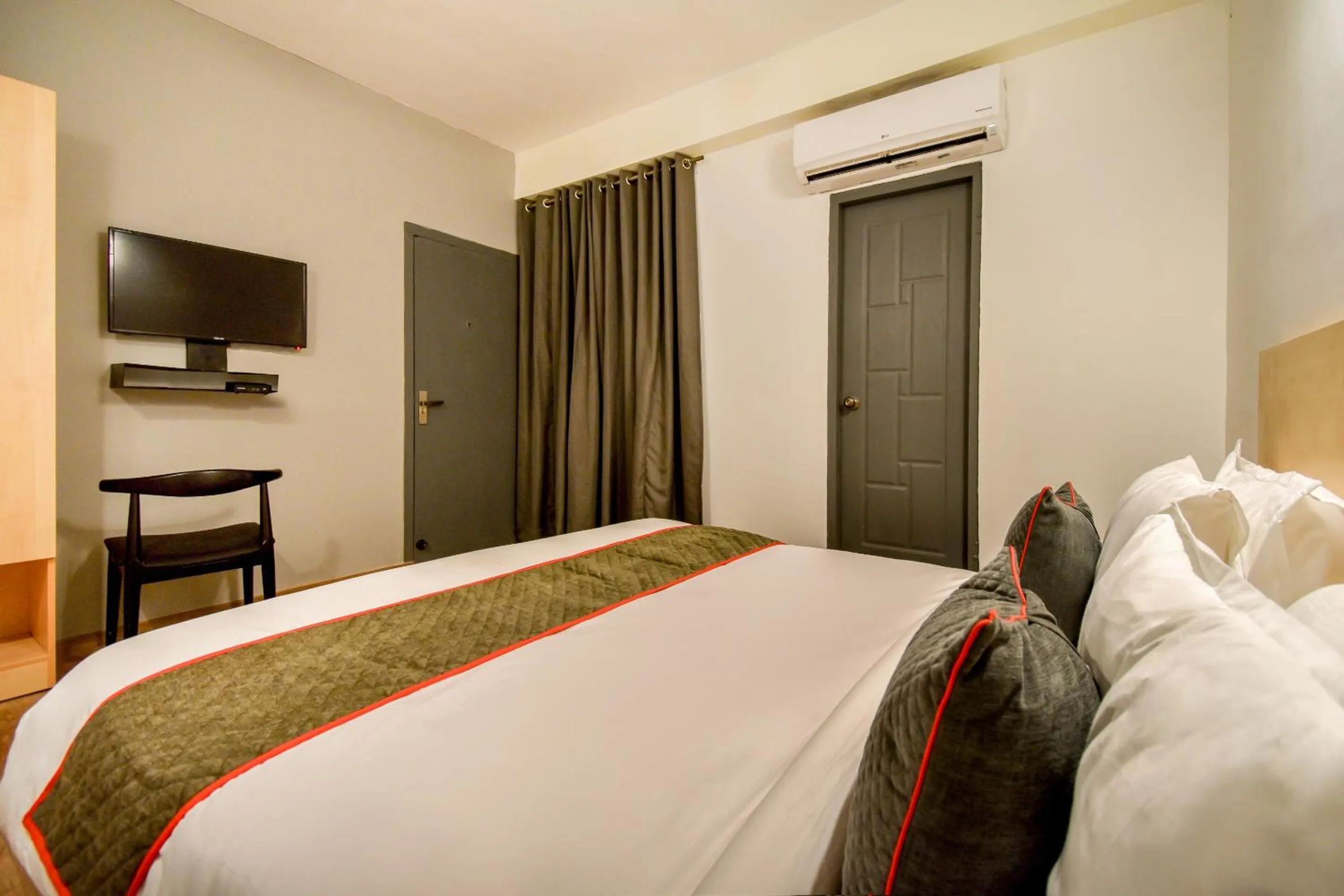 Bedroom in OYO Hotel Luxurs