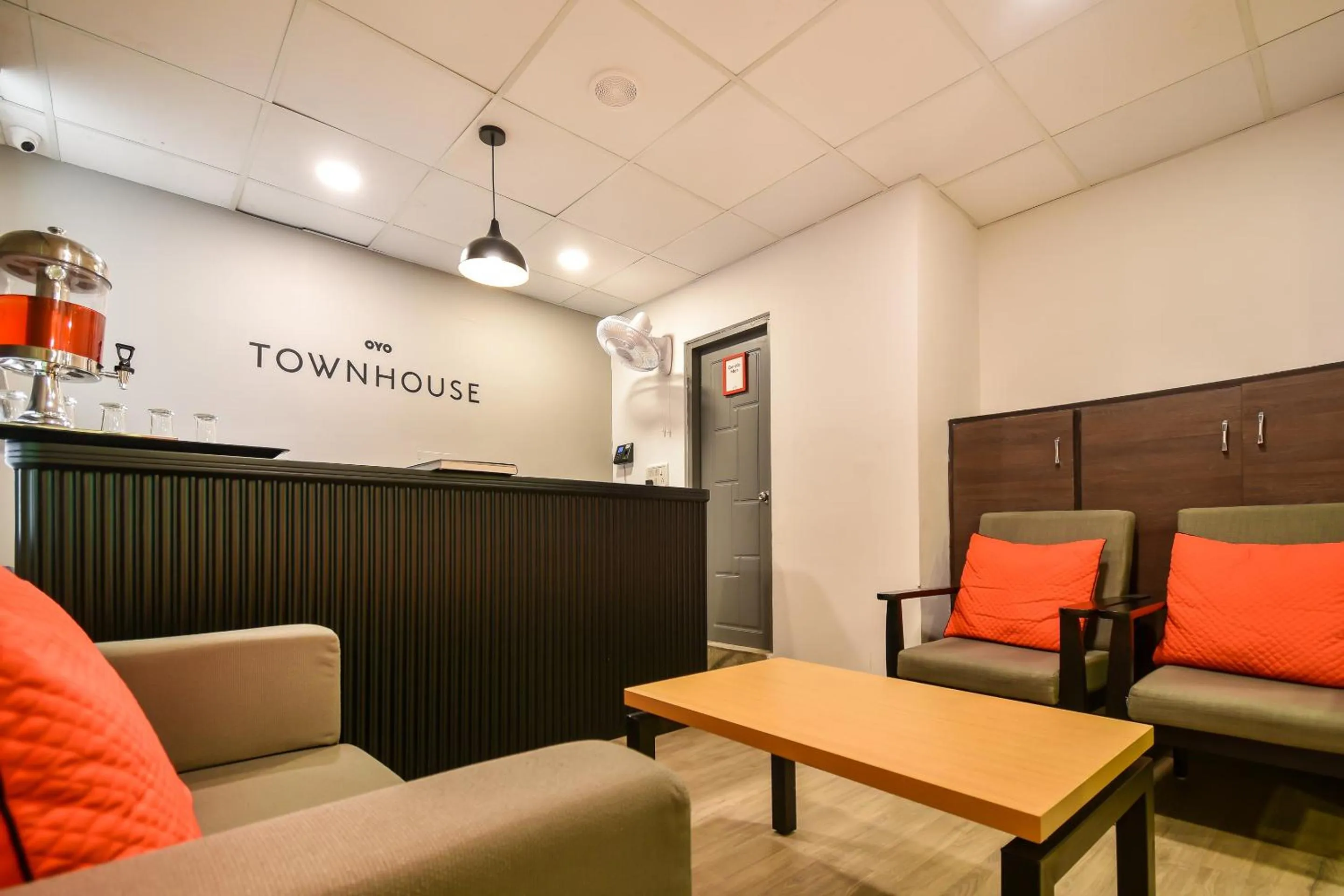 Lobby or reception in OYO Hotel Luxurs