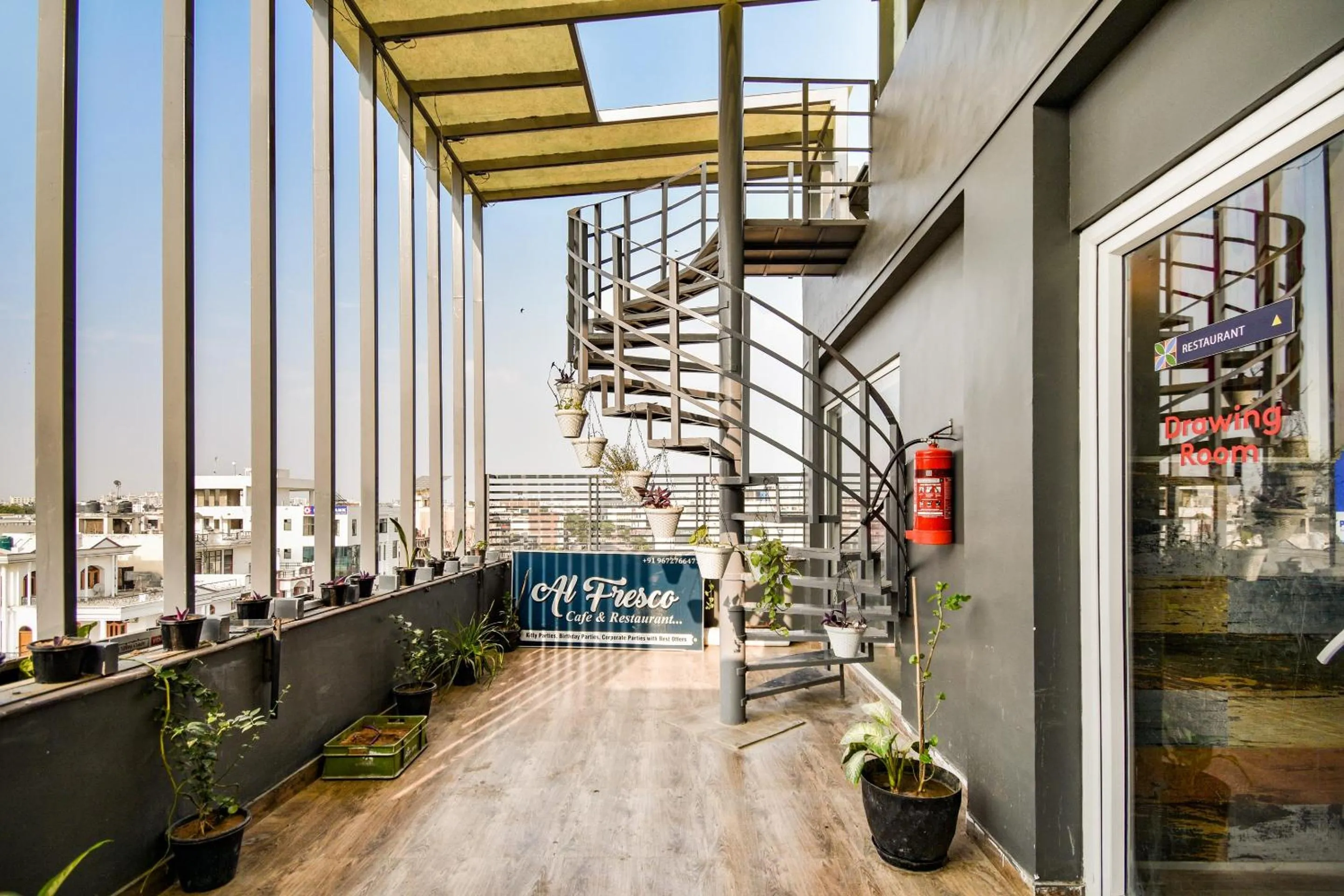 Lobby or reception in OYO Hotel Luxurs