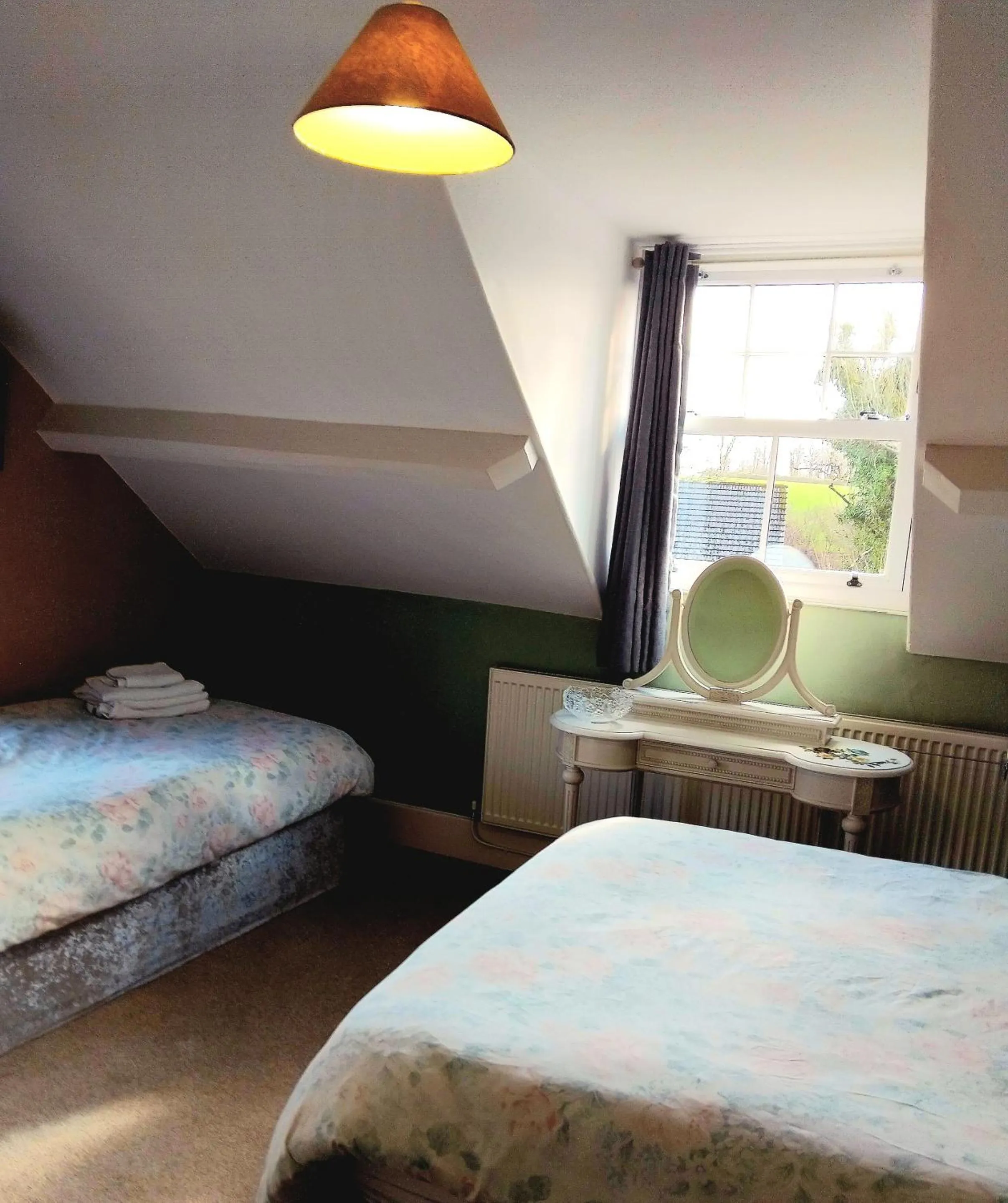 Bedroom, Bed in The Countryman Hotel