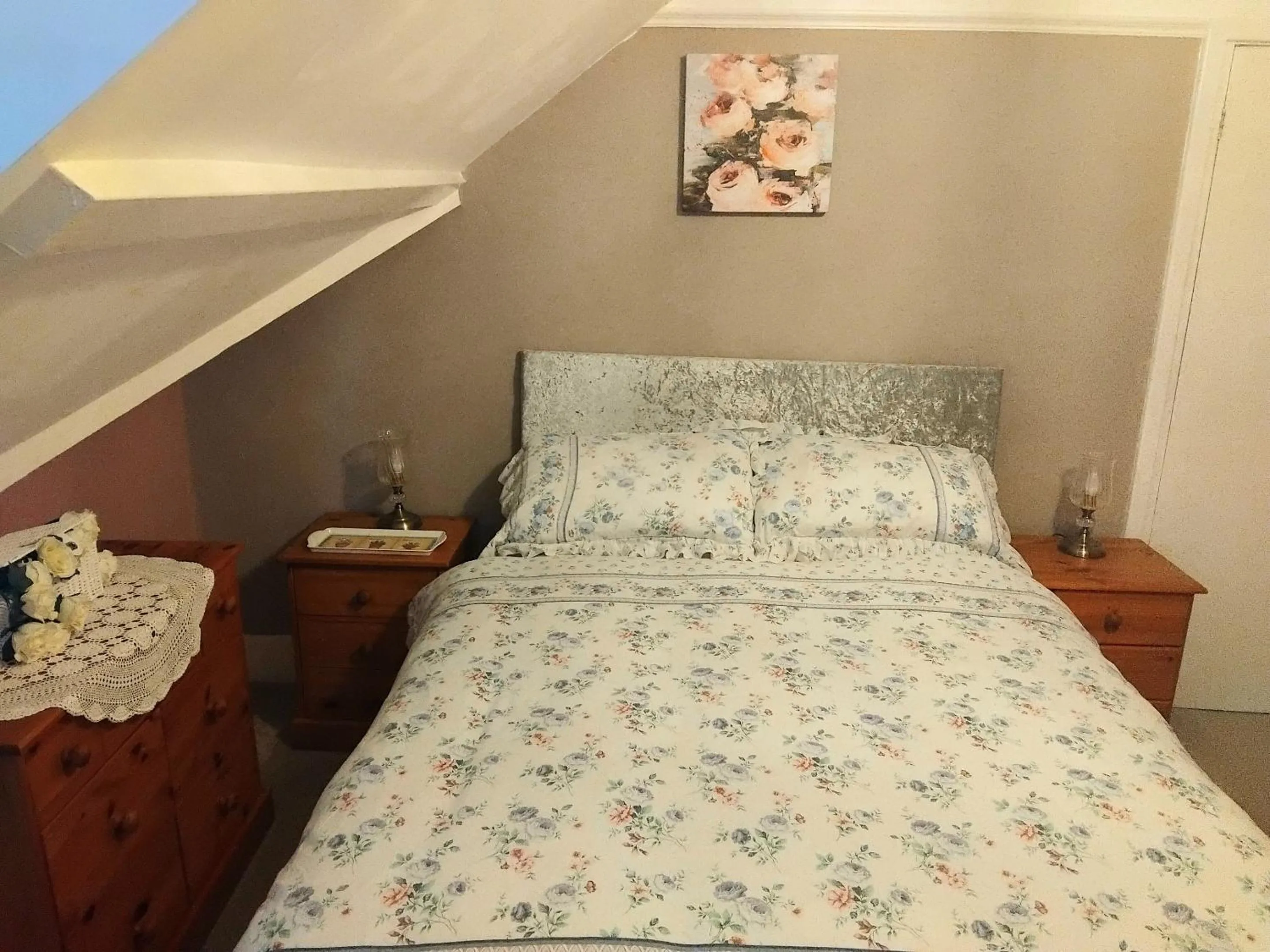 Bedroom, Bed in The Countryman Hotel