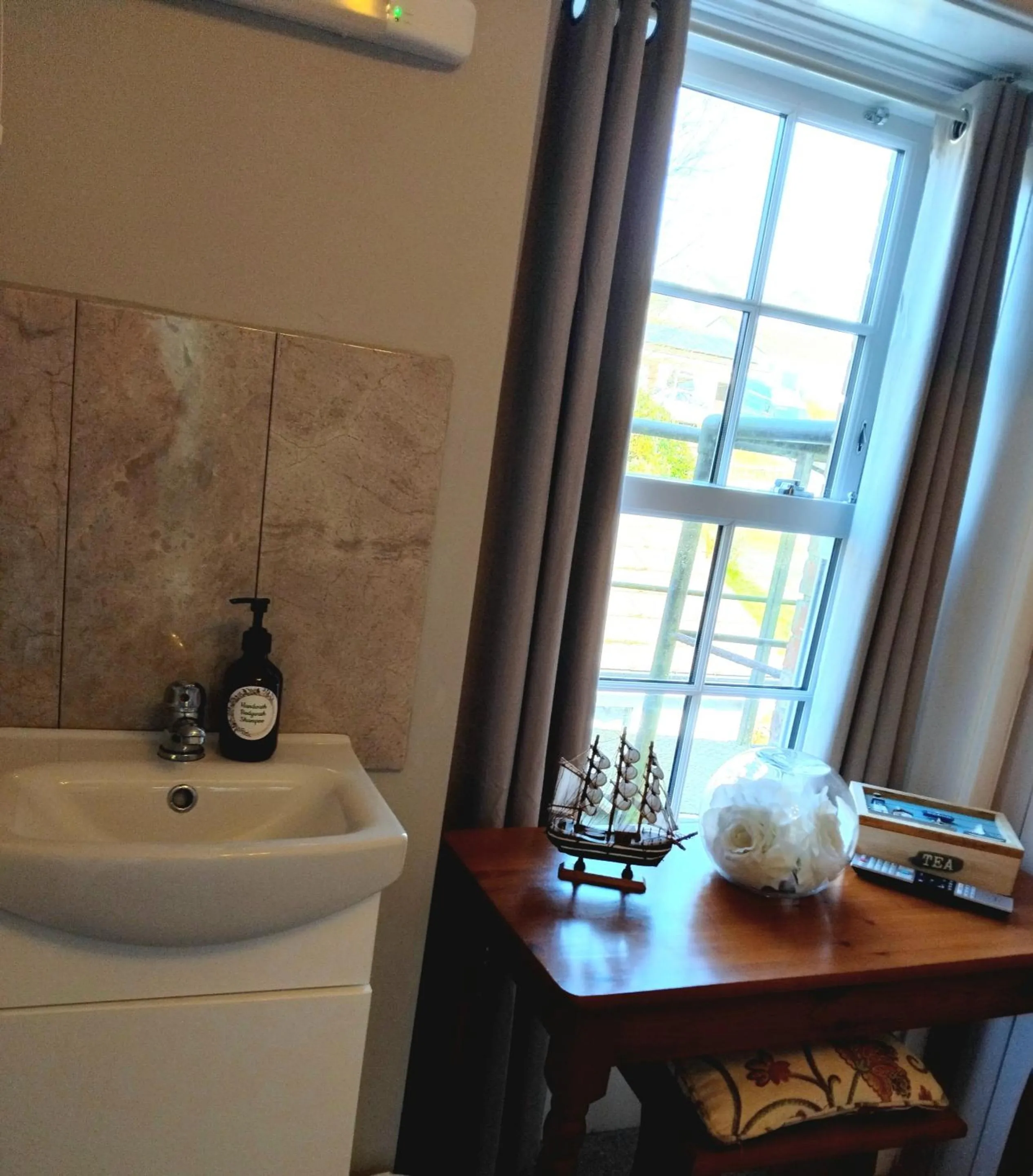 Bedroom in The Countryman Hotel