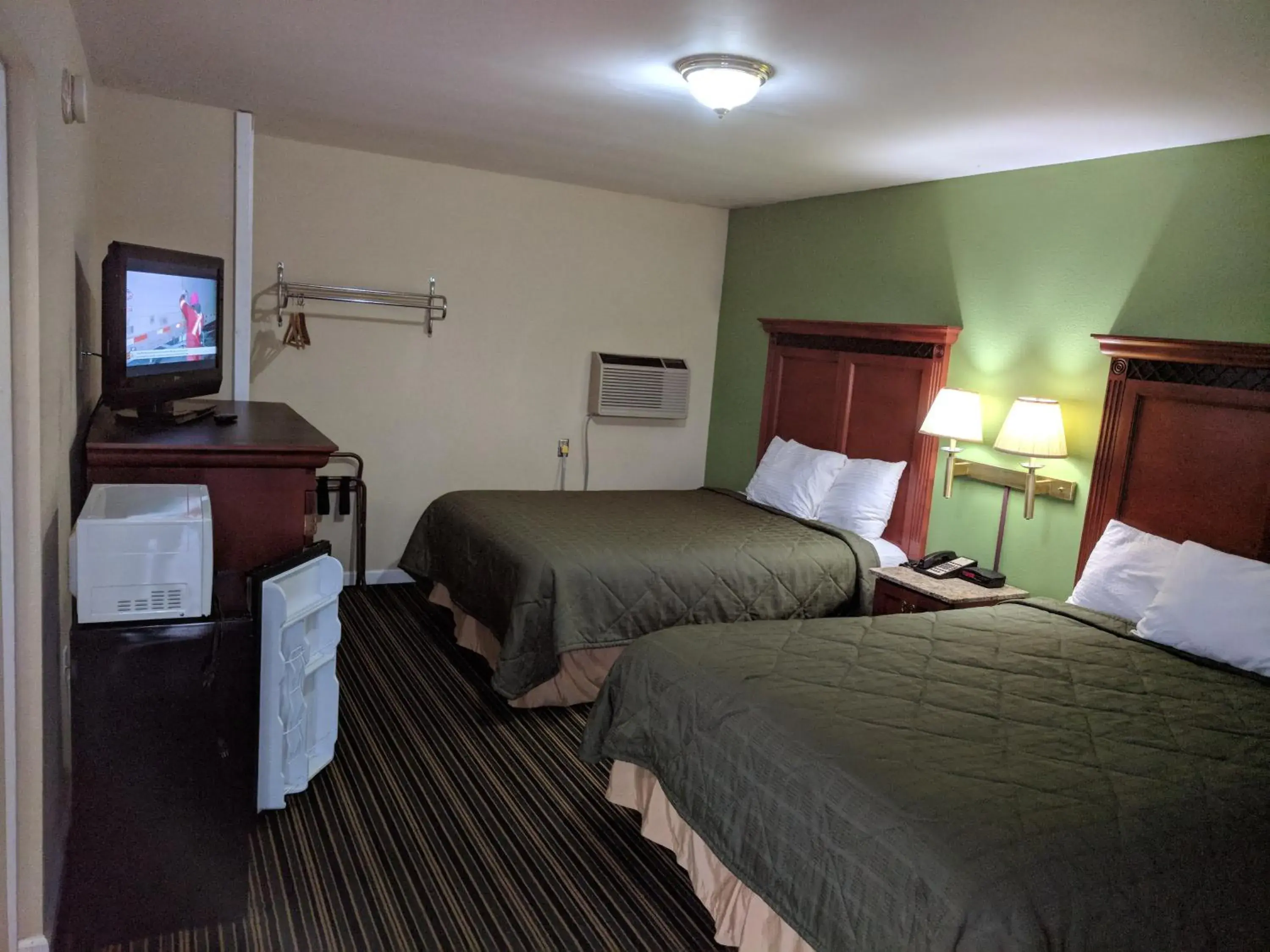 Standard Double Room - Smoking in Benton Inn Standard Double Room - Smoking in Benton Inn