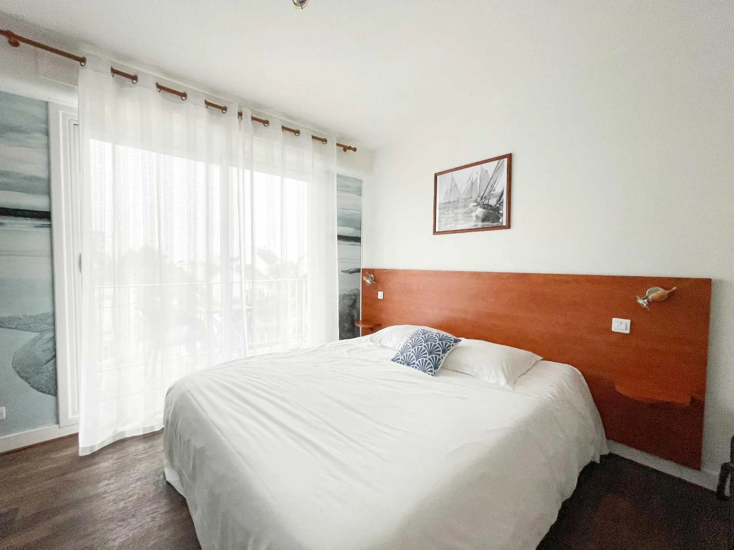 Photo of the whole room, Bed in Hotel les Alignements