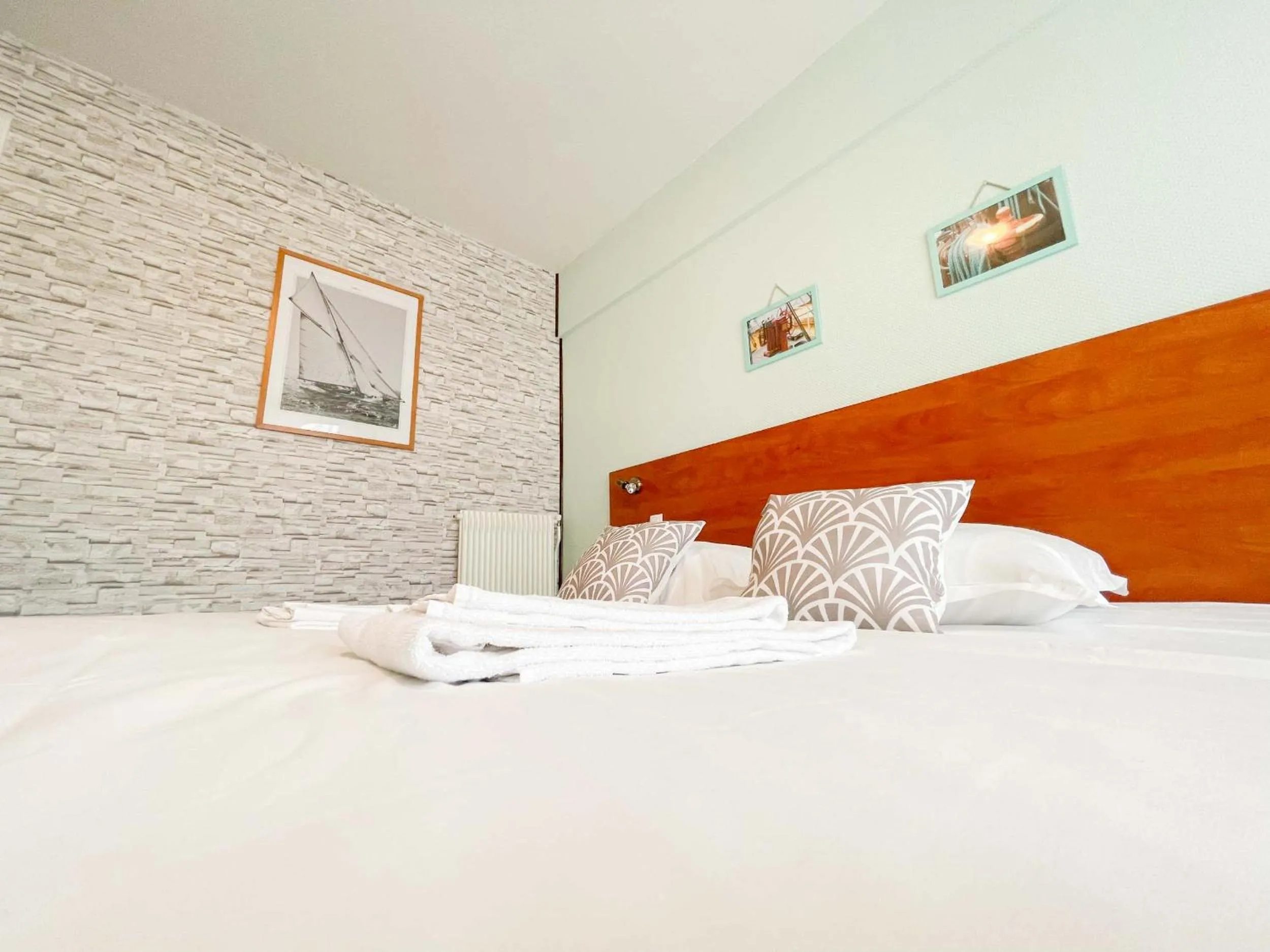 Bed in Hotel les Alignements