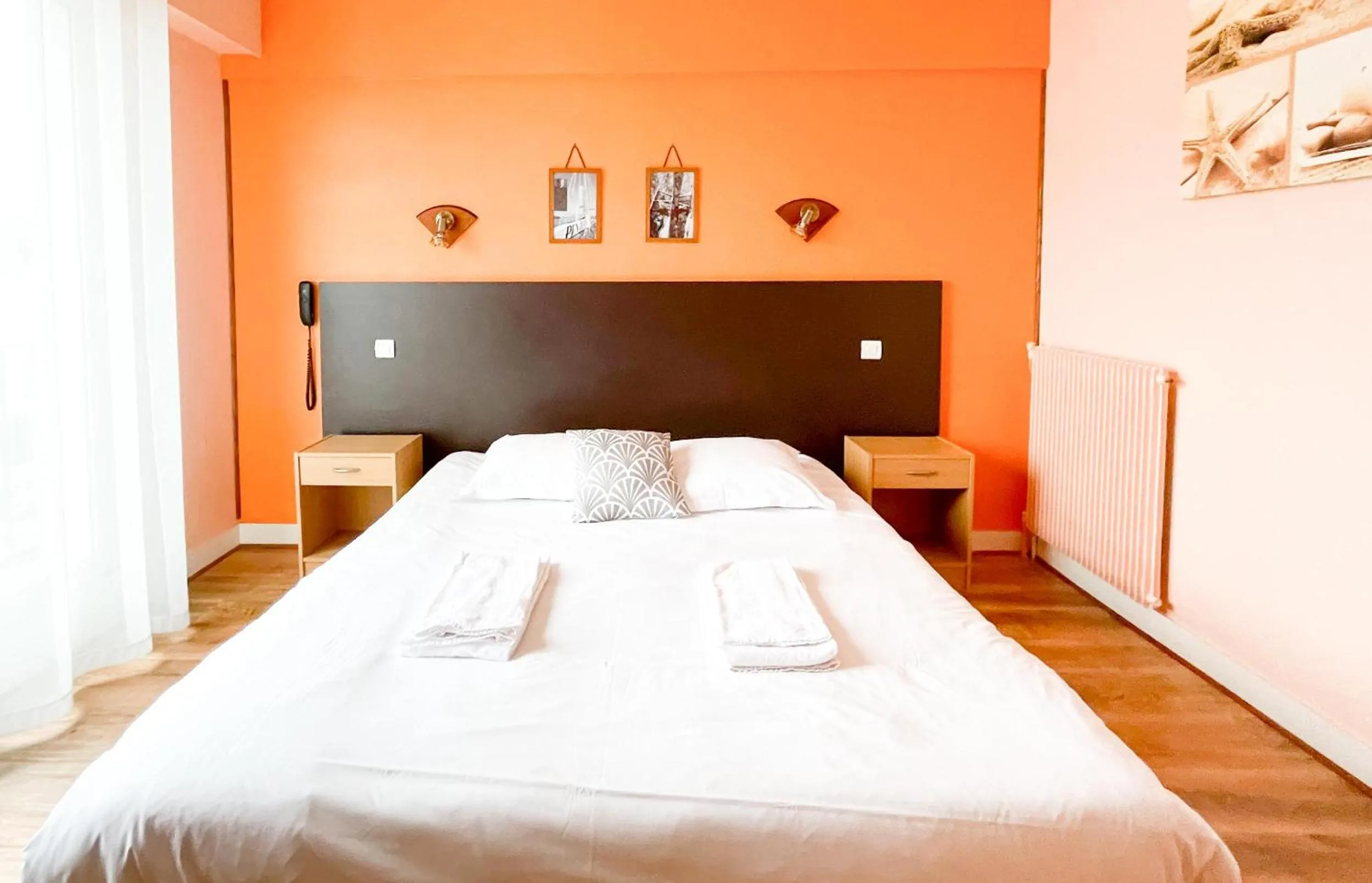 Bed in Hotel les Alignements