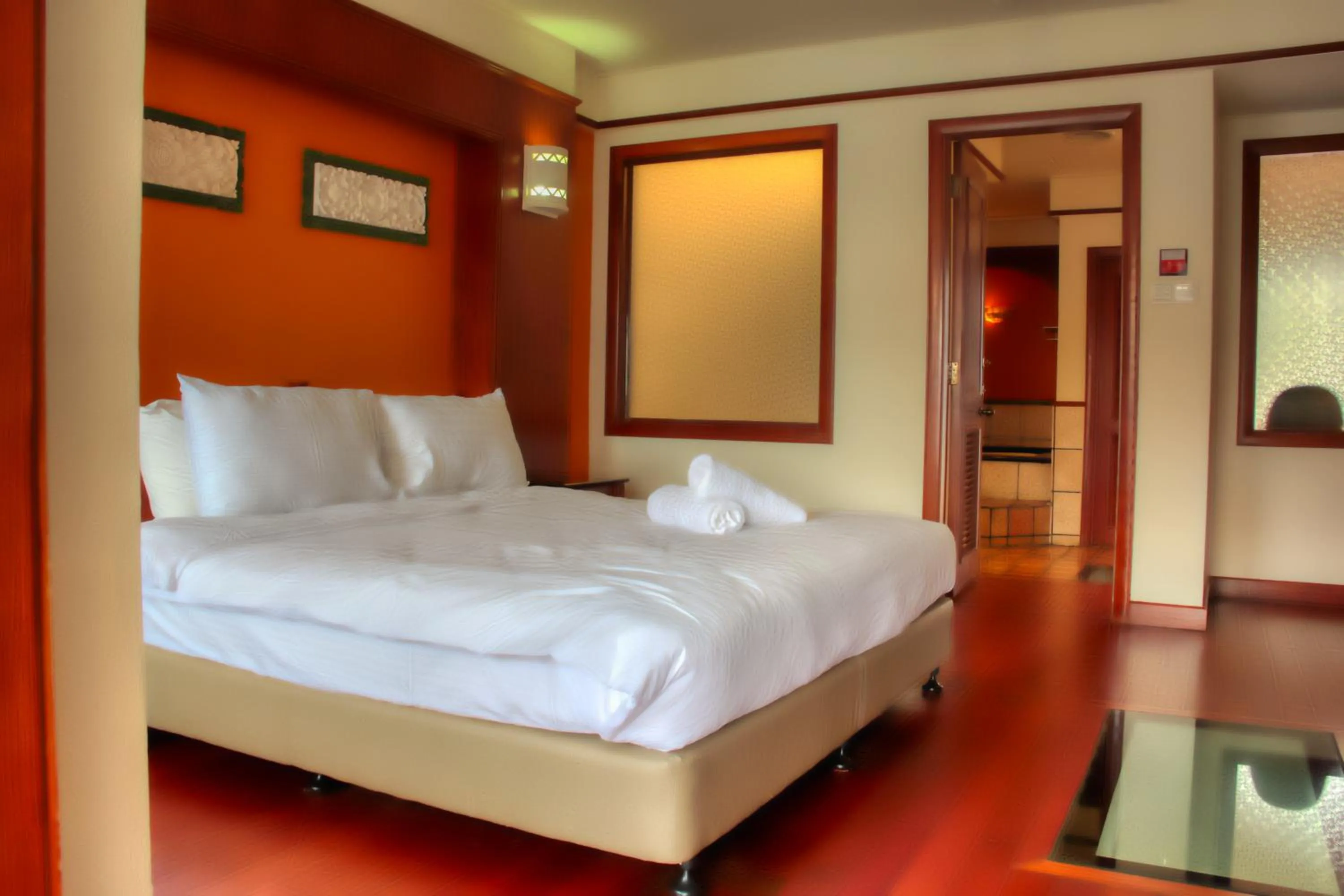 Living room, Bed in AlexaPD Private Water Chalets