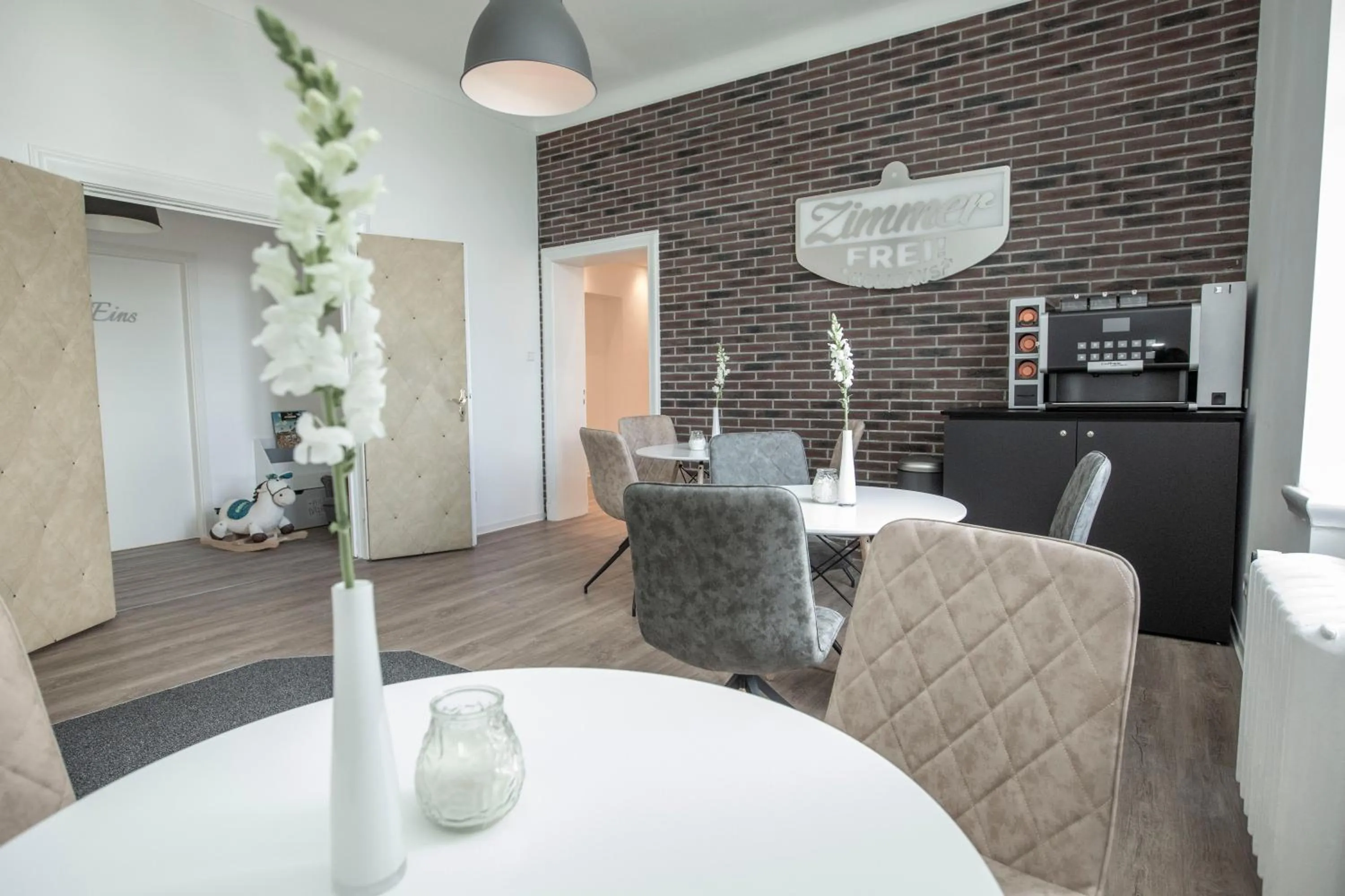 Communal lounge/ TV room in Boardinghouse Flensburg - by Zimmer FREI! Holidays