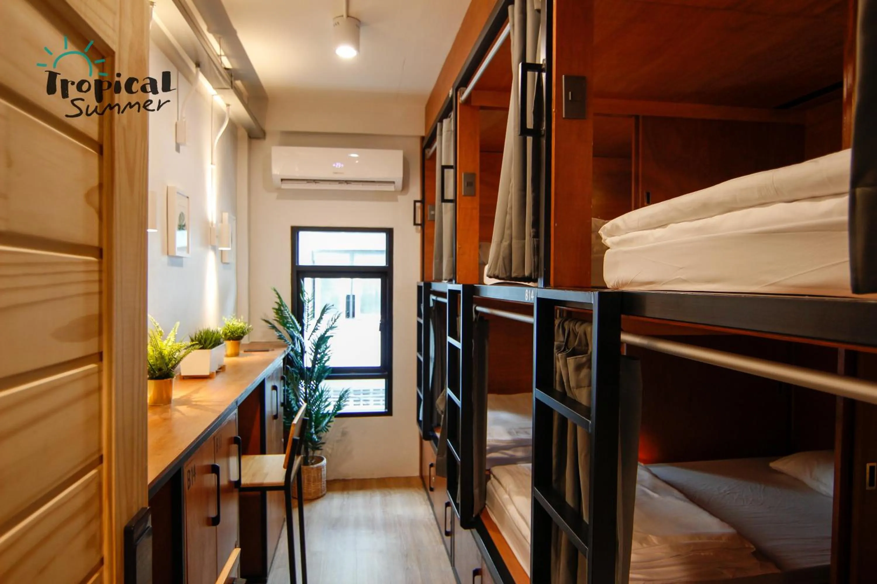 Bedroom, Bed in Tropical Summer Hostel