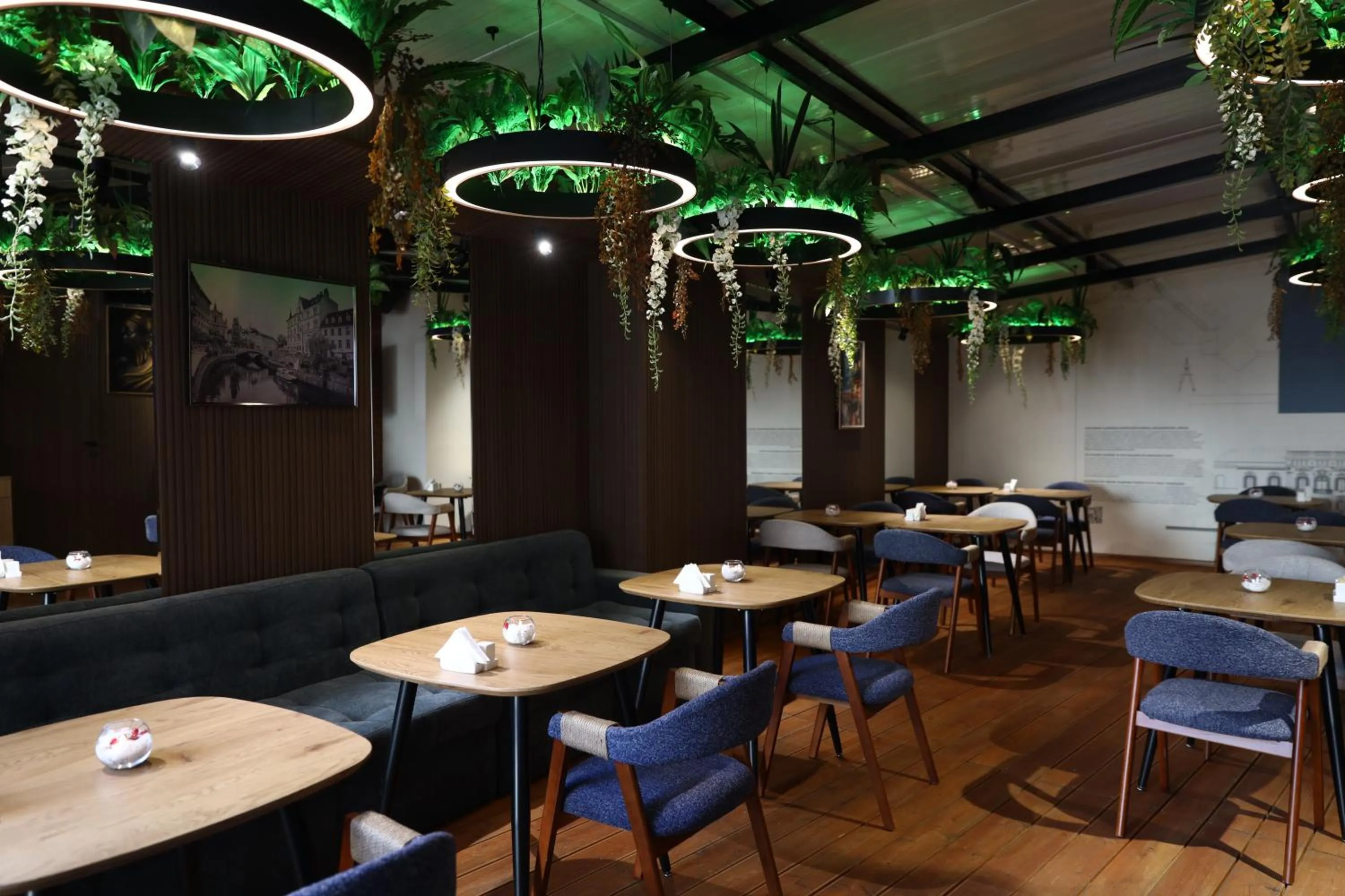 Restaurant/places to eat in Graphica Tbilisi Hotel