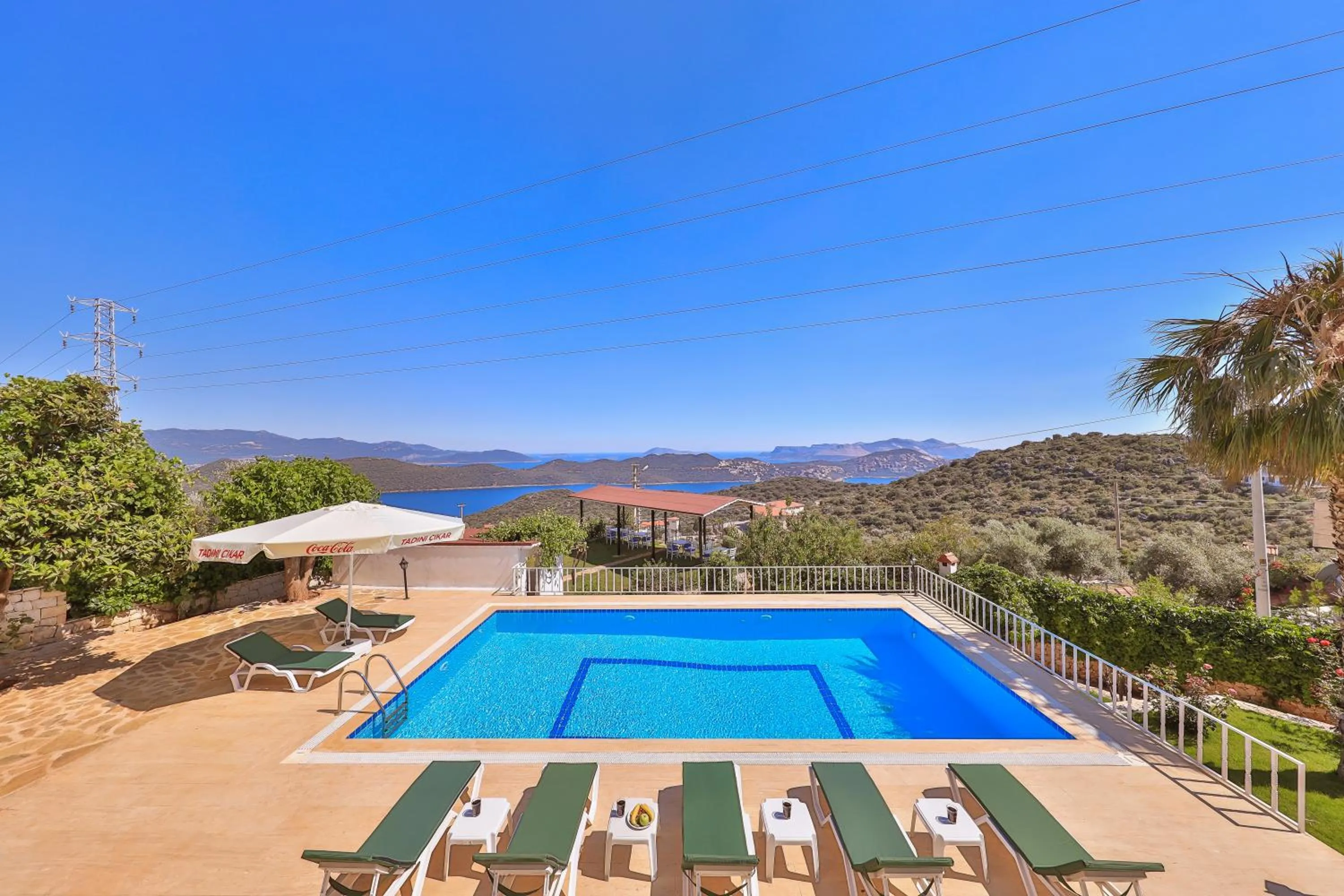 Swimming pool in 3 House Apart