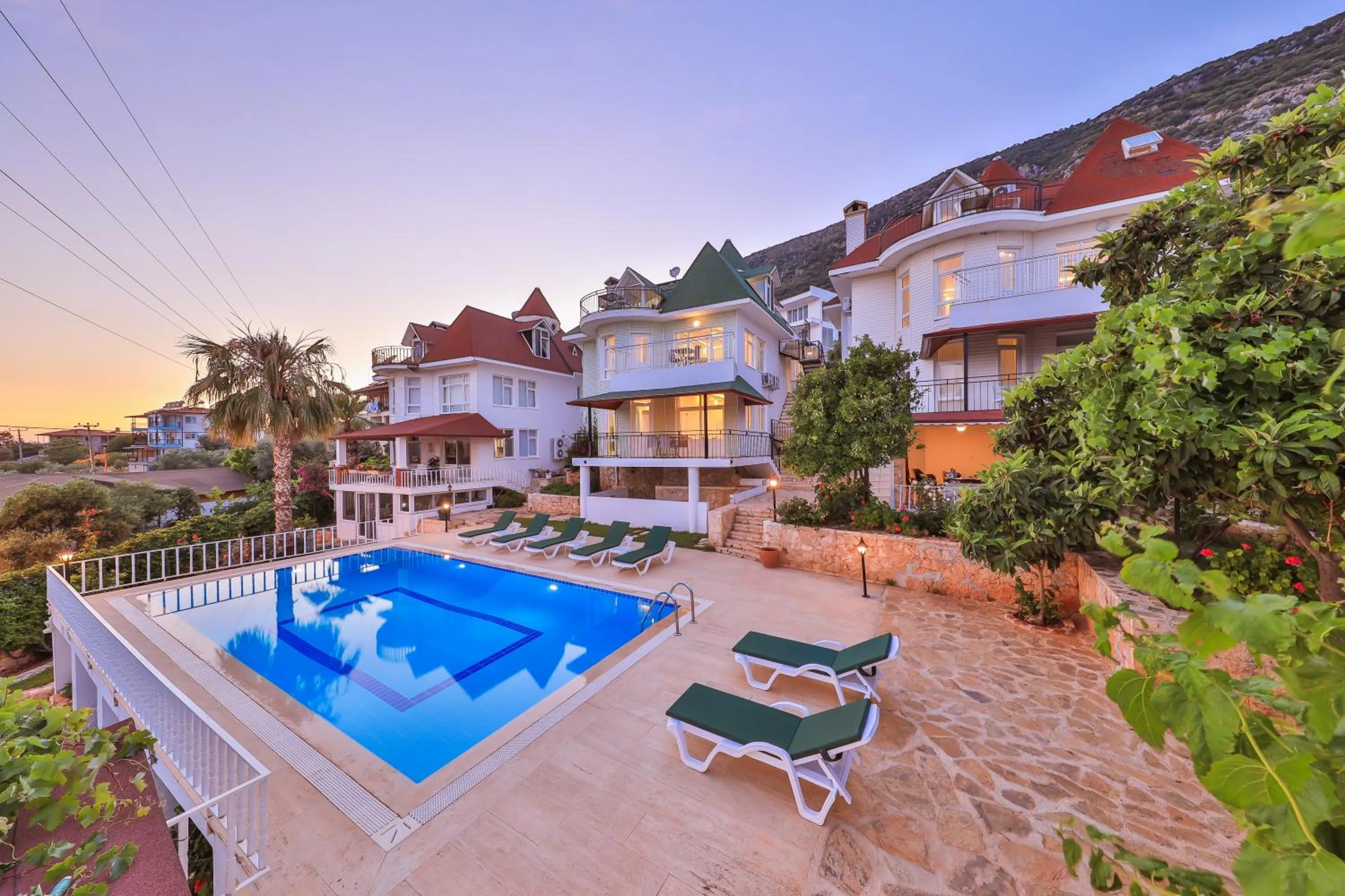 Swimming pool in 3 House Apart