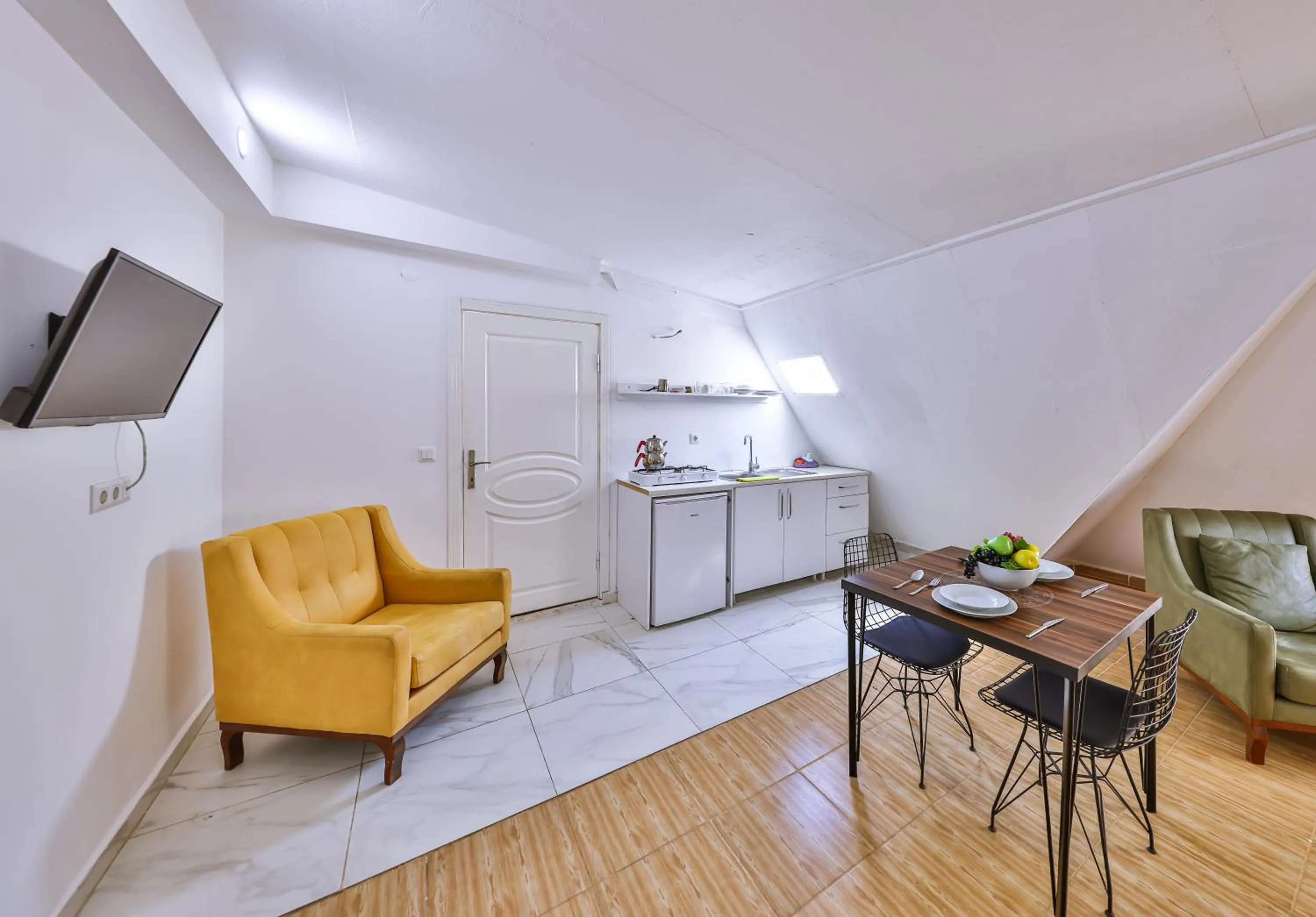 TV and multimedia in 3 House Apart