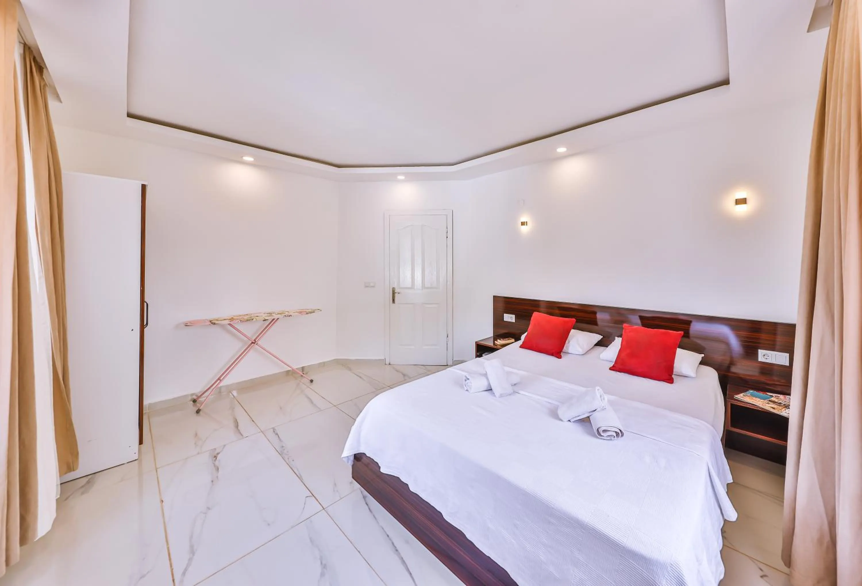 Bed in 3 House Apart