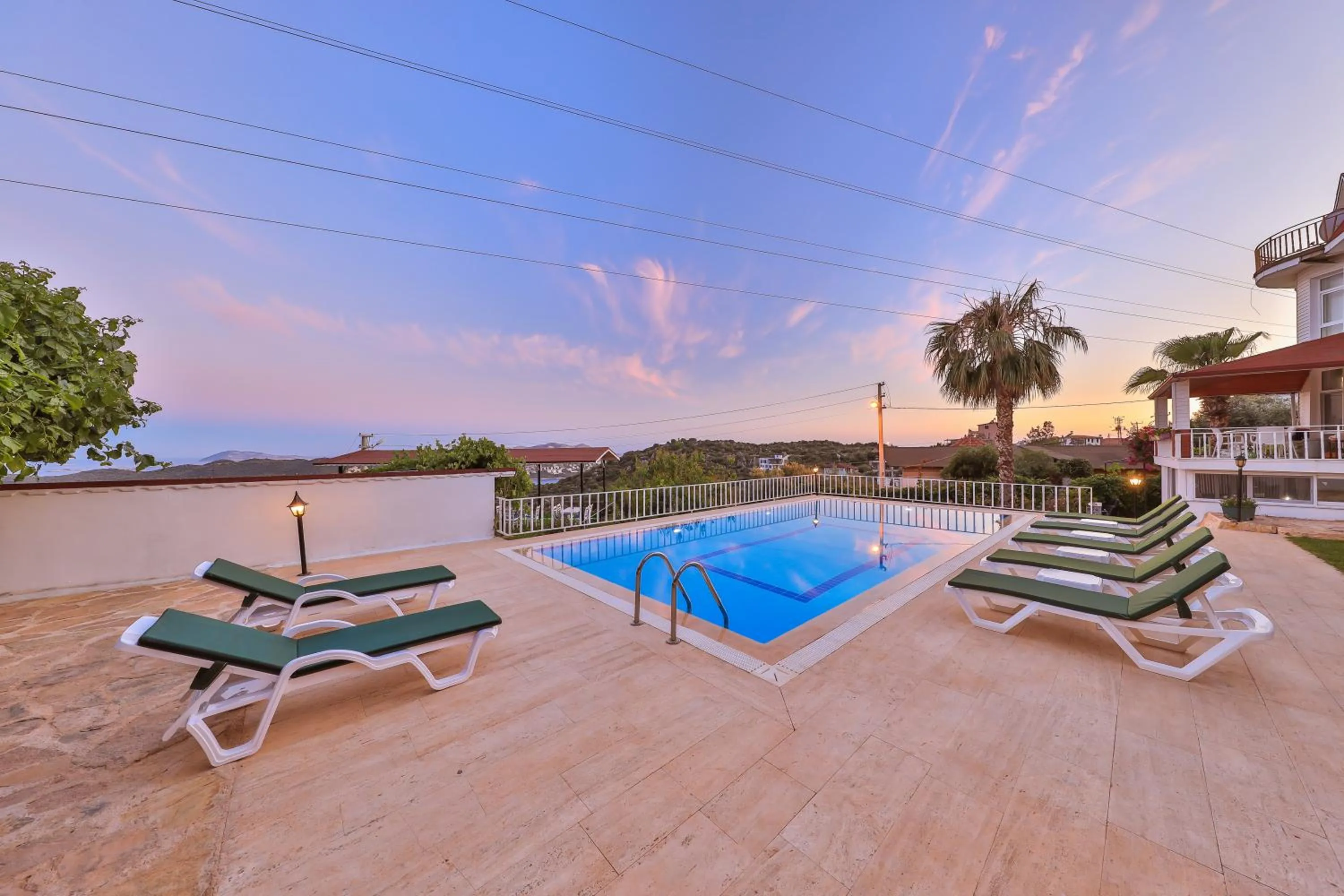 Swimming pool in 3 House Apart