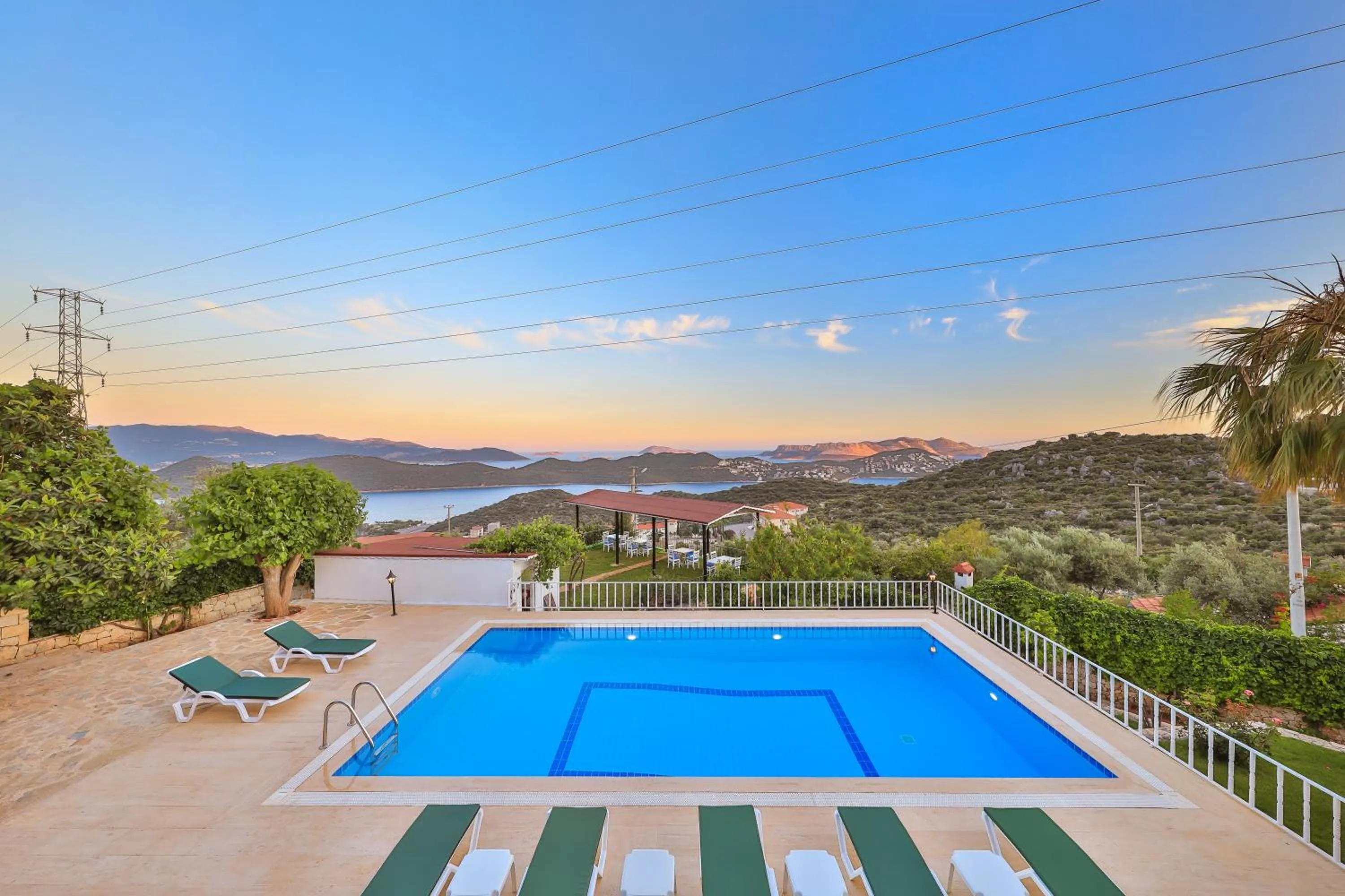 Swimming pool in 3 House Apart