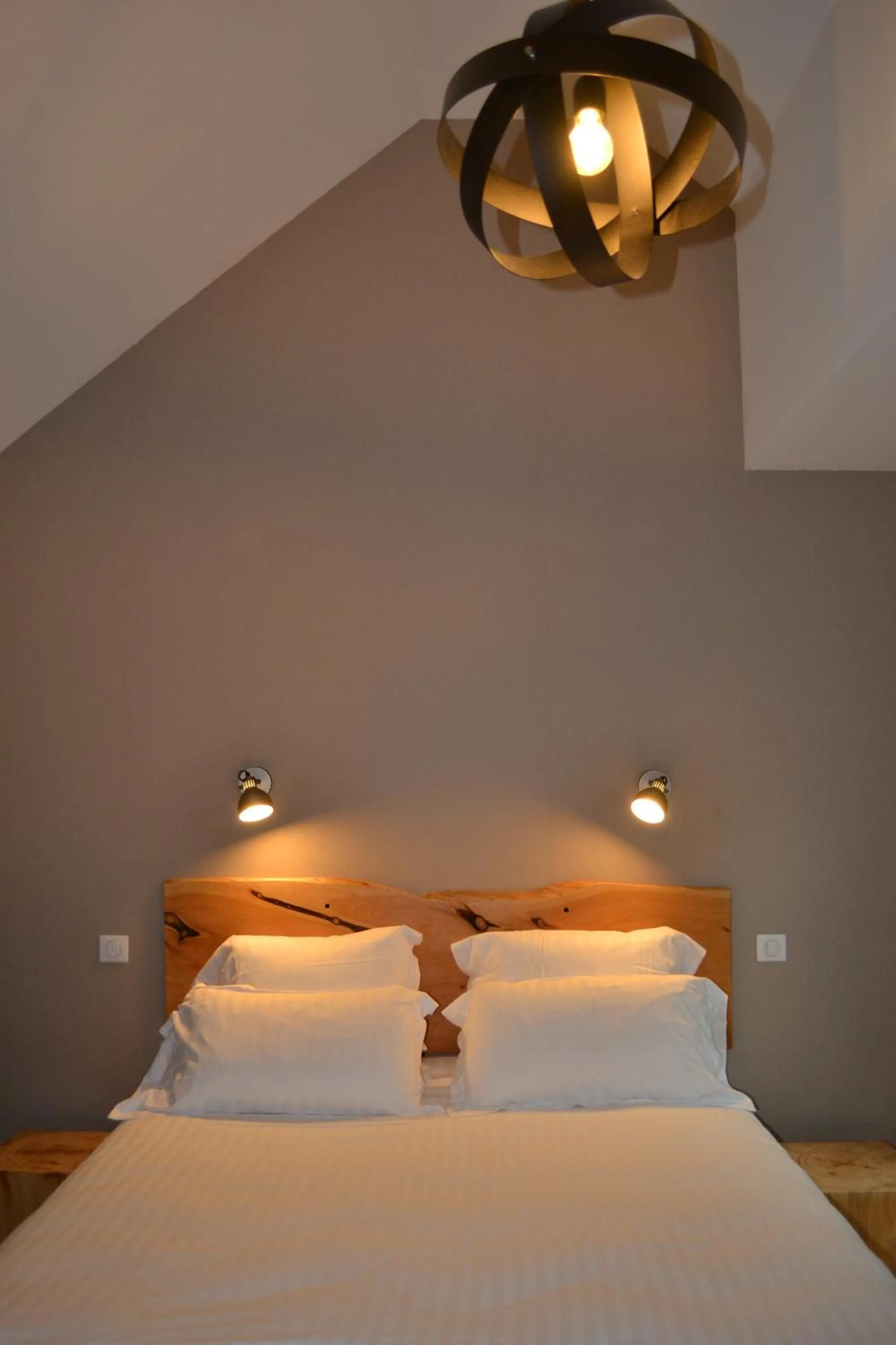 Bed in Logis Auberge de Pont Calleck