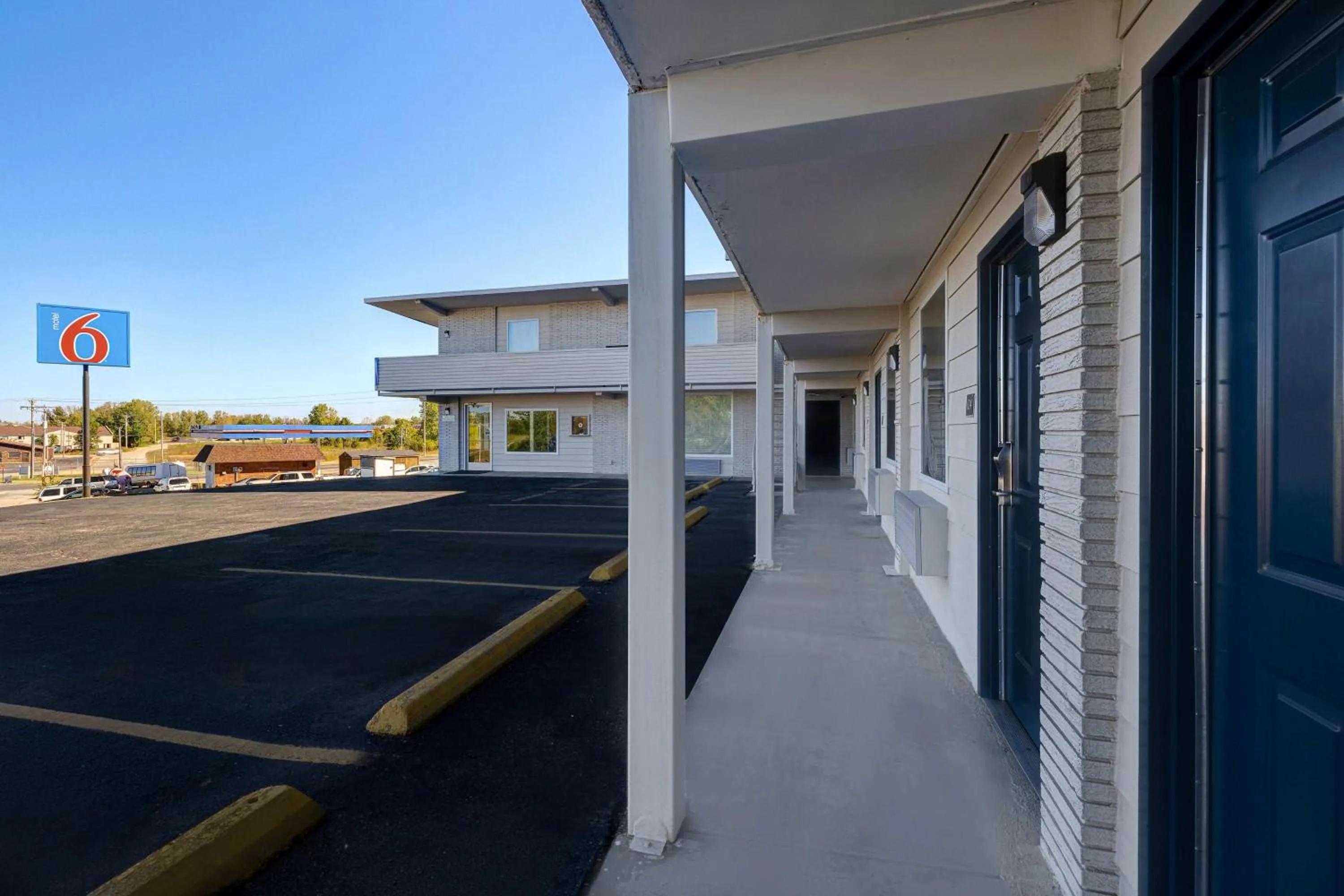 Property building in Motel 6 Bonne Terre, MO