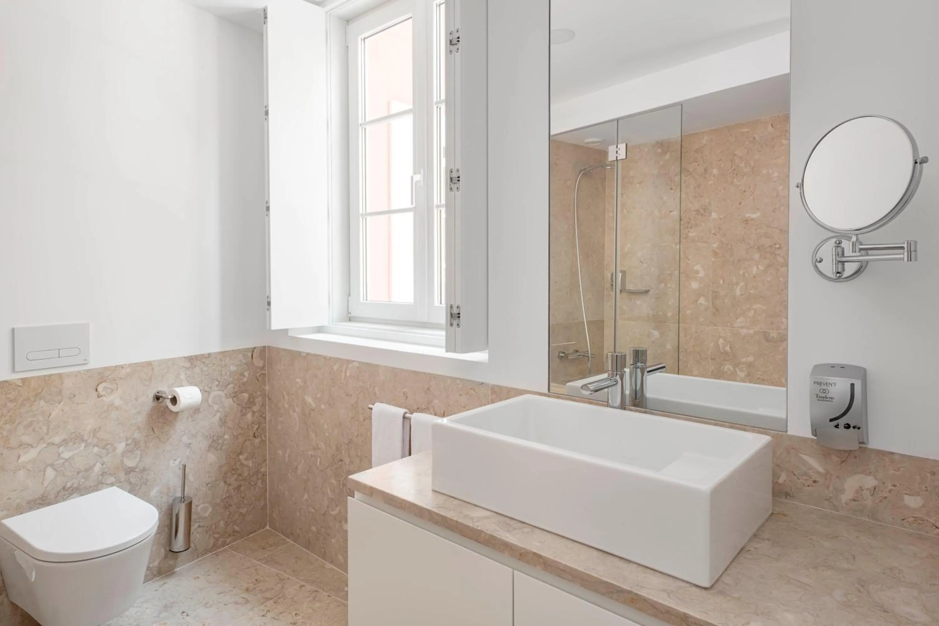 Bathroom in Tandem Palacio Alfama Apartments