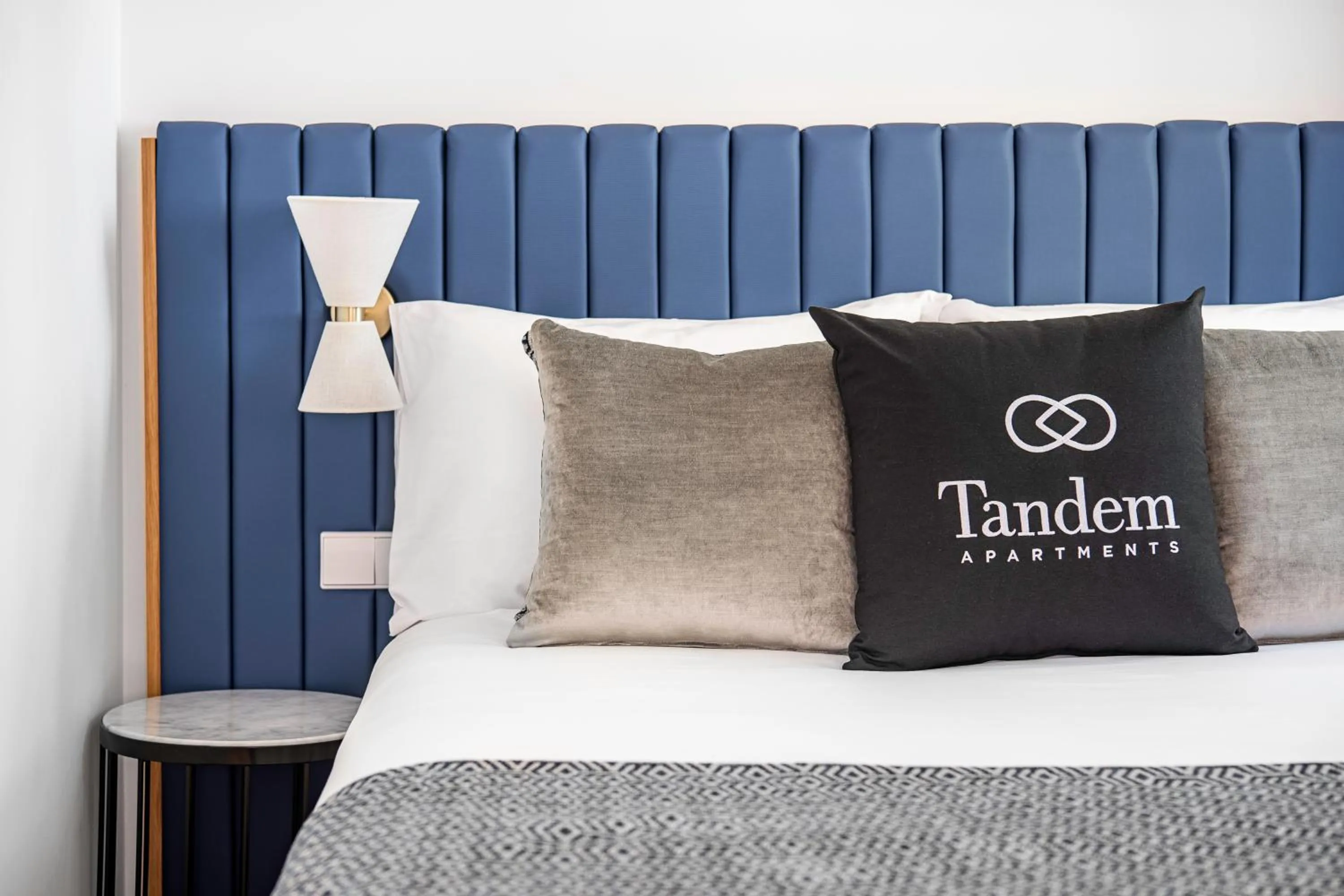 Decorative detail, Bed in Tandem Palacio Alfama Apartments