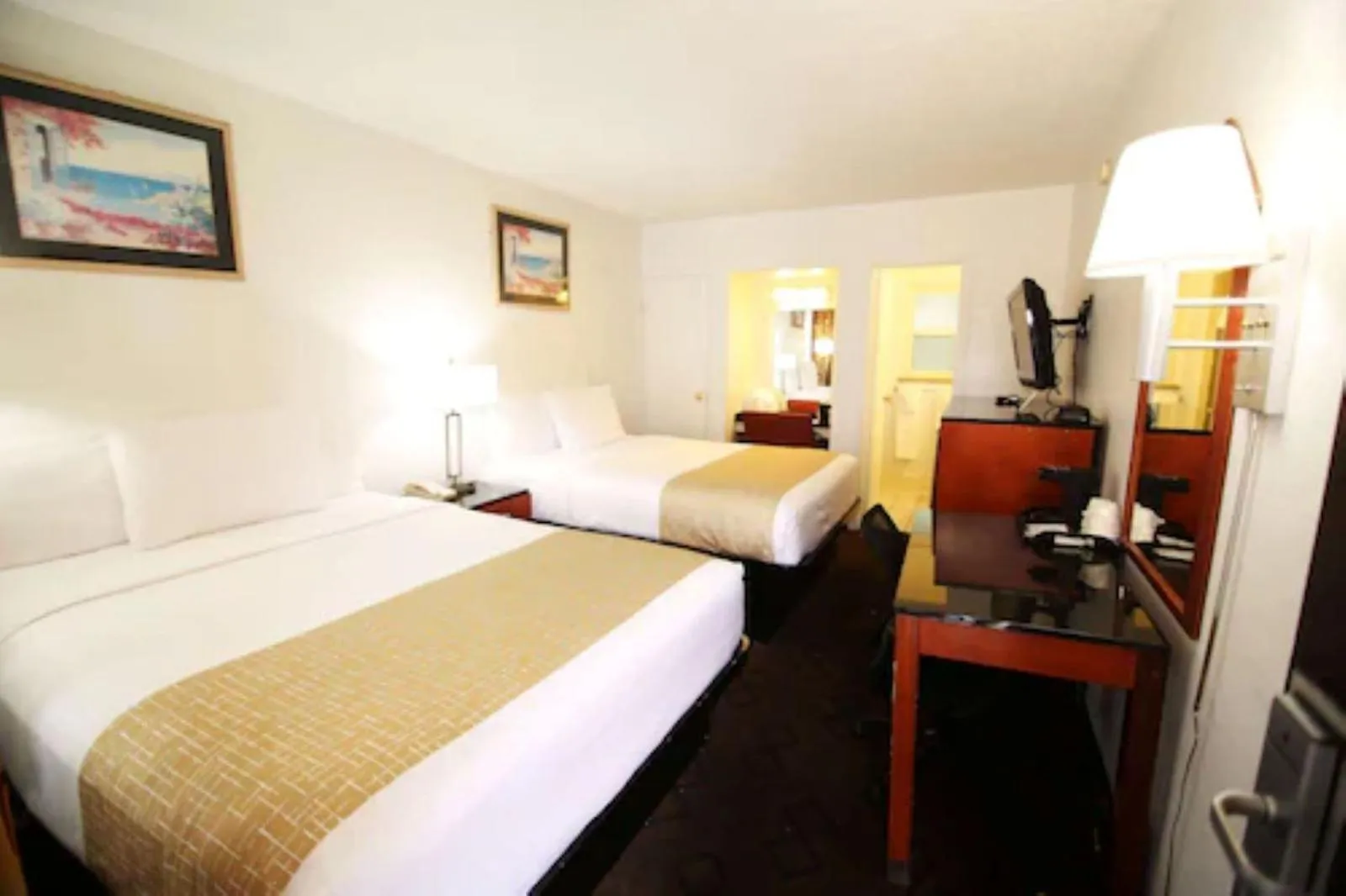 Bed in Travelodge by Wyndham Burbank-Glendale
