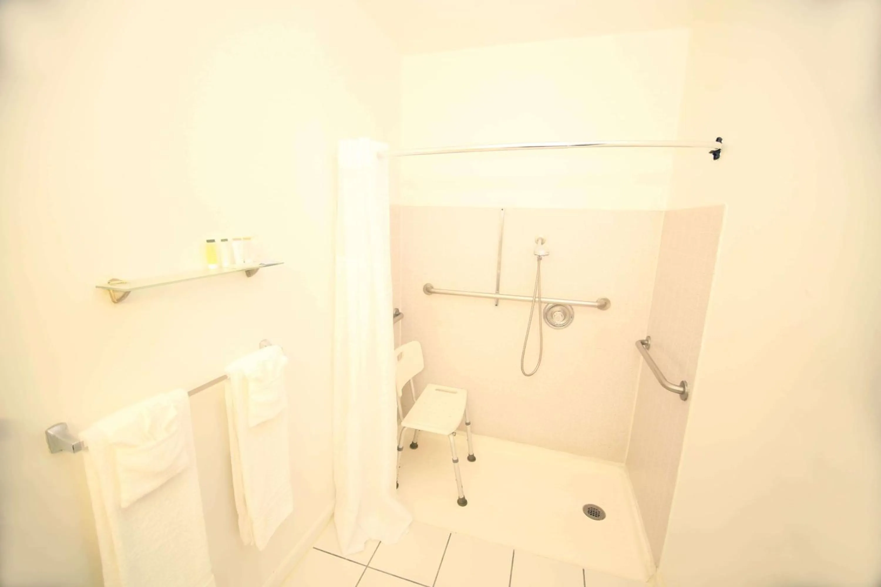 Photo of the whole room in Travelodge by Wyndham Burbank-Glendale