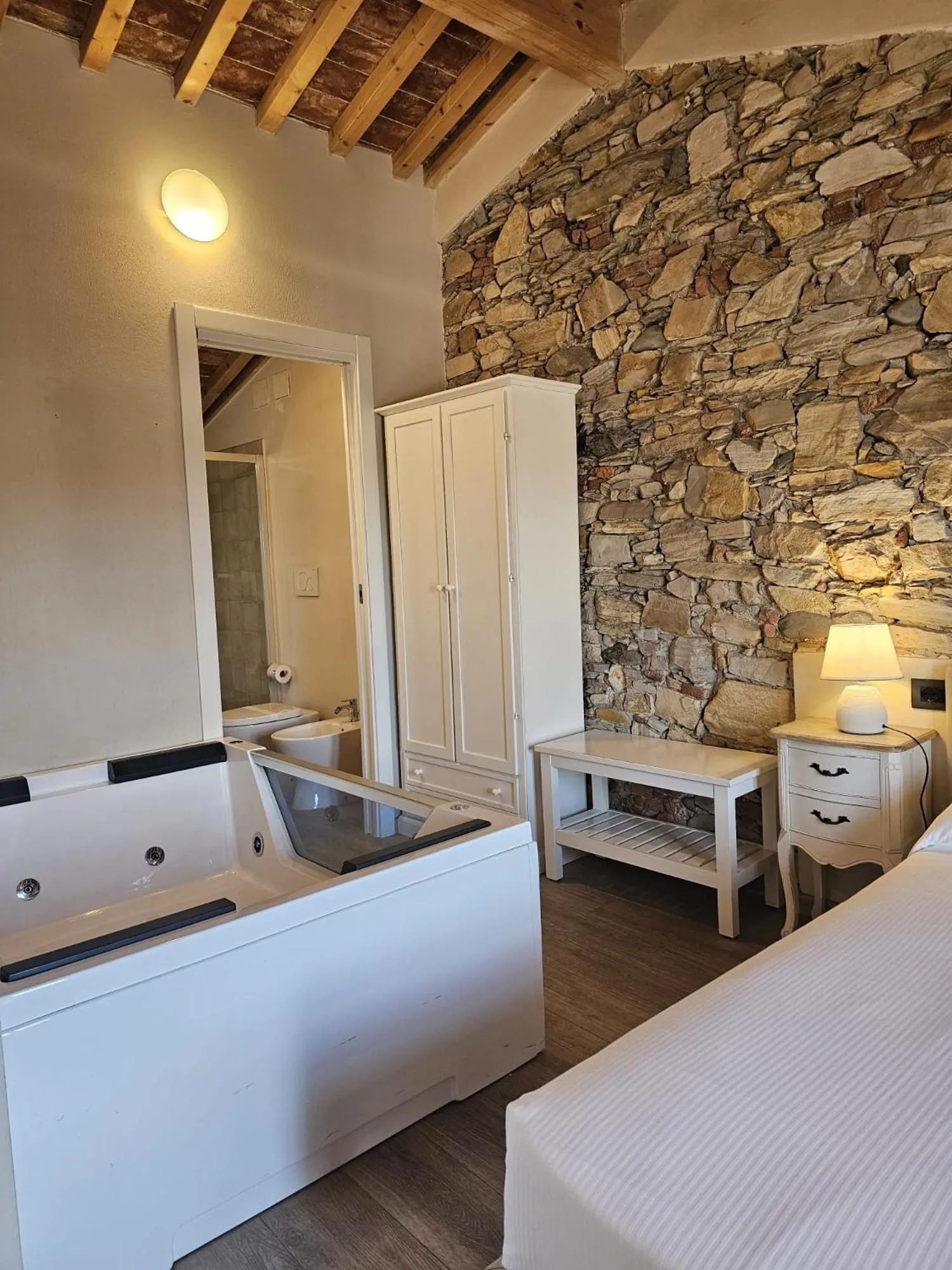 Bed in Il Tiglio Jacuzzi&Sauna
