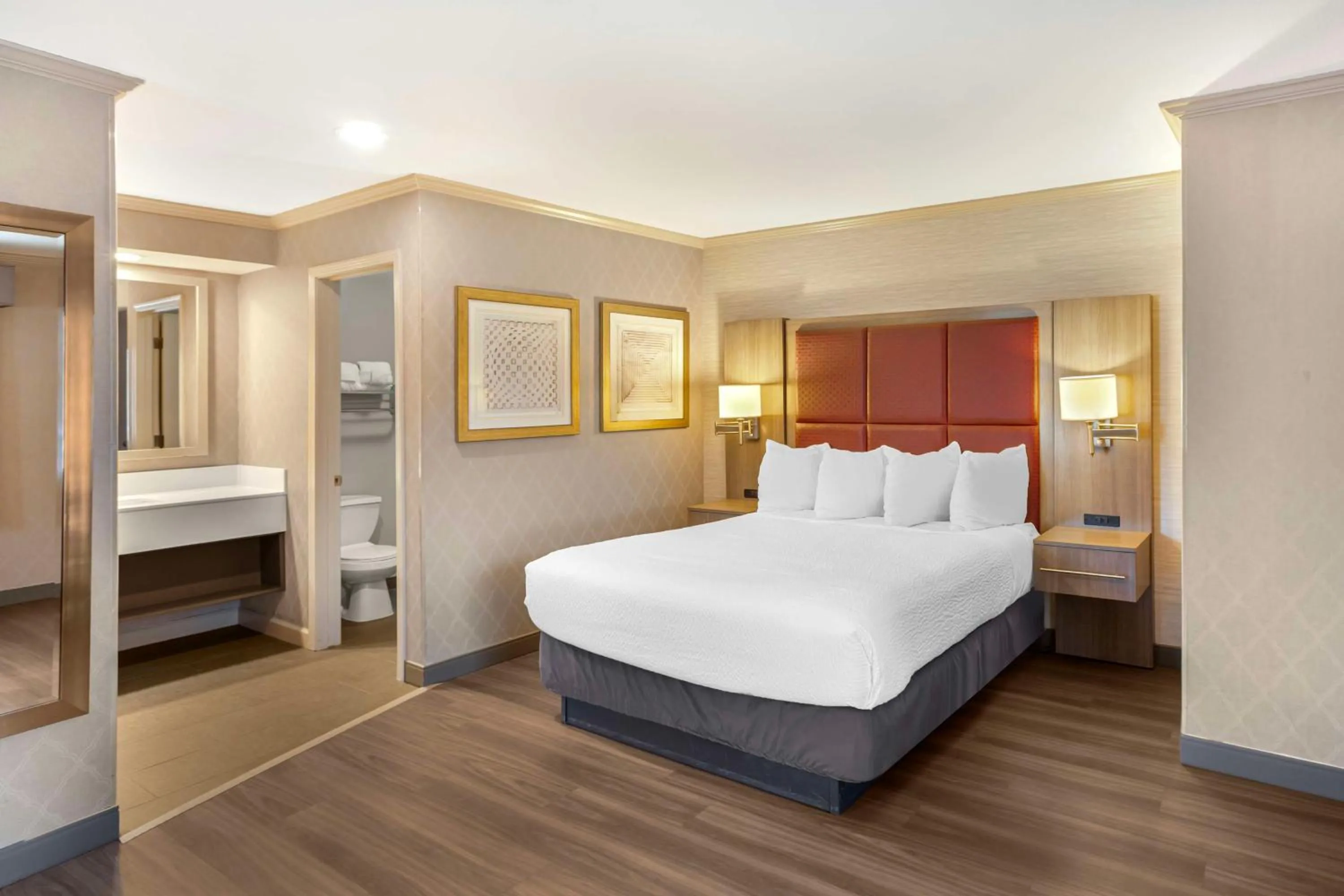 Bedroom, Bed in Best Western Inn Santa Cruz