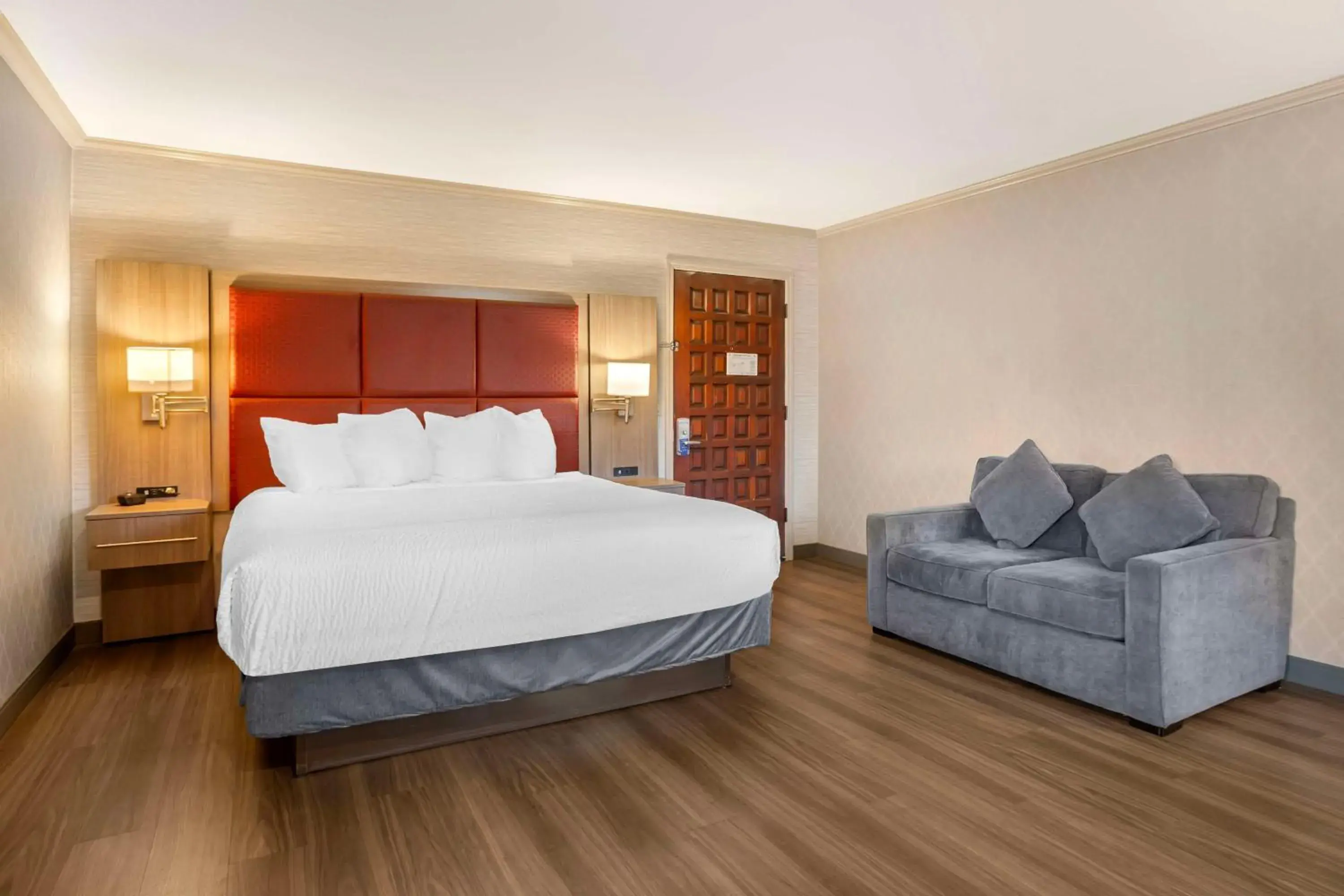 King Suite with Spa Bath - Non-Smoking in Best Western Inn Santa Cruz King Suite with Spa Bath - Non-Smoking in Best Western Inn Santa Cruz