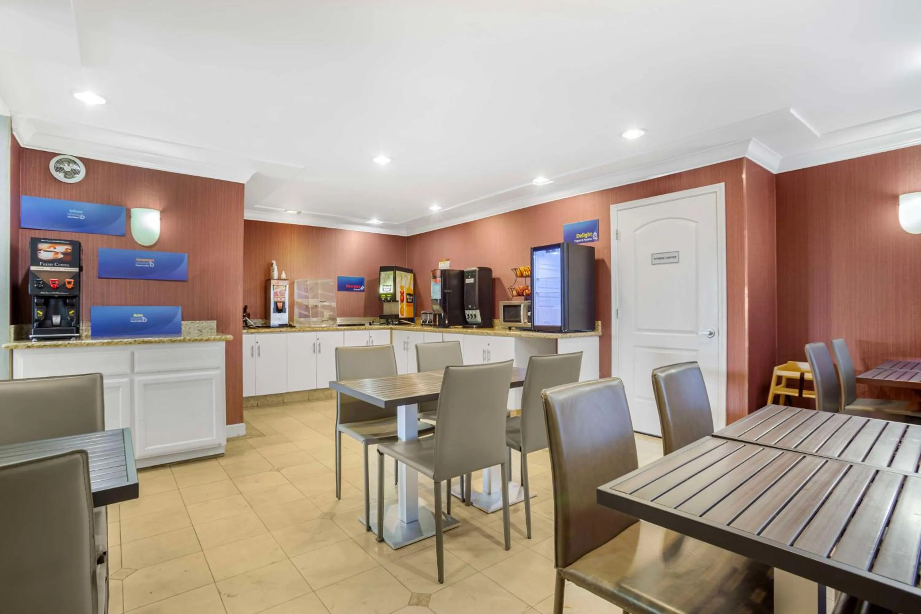 Breakfast in Best Western Inn Santa Cruz