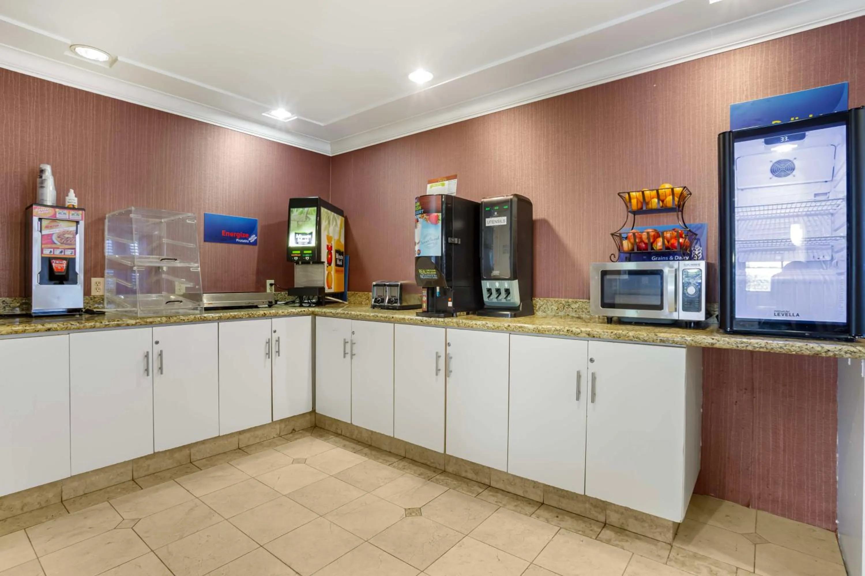 Breakfast in Best Western Inn Santa Cruz