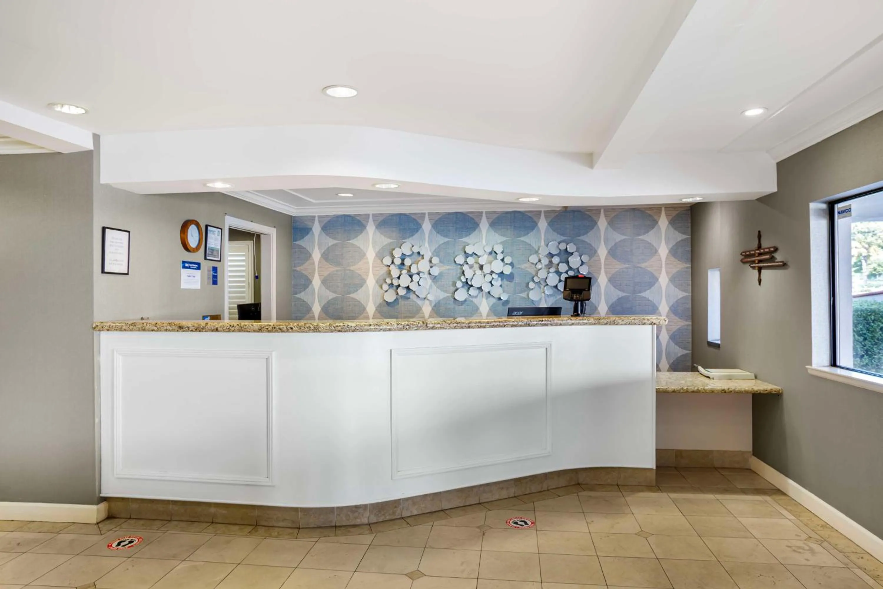 Lobby or reception in Best Western Inn Santa Cruz