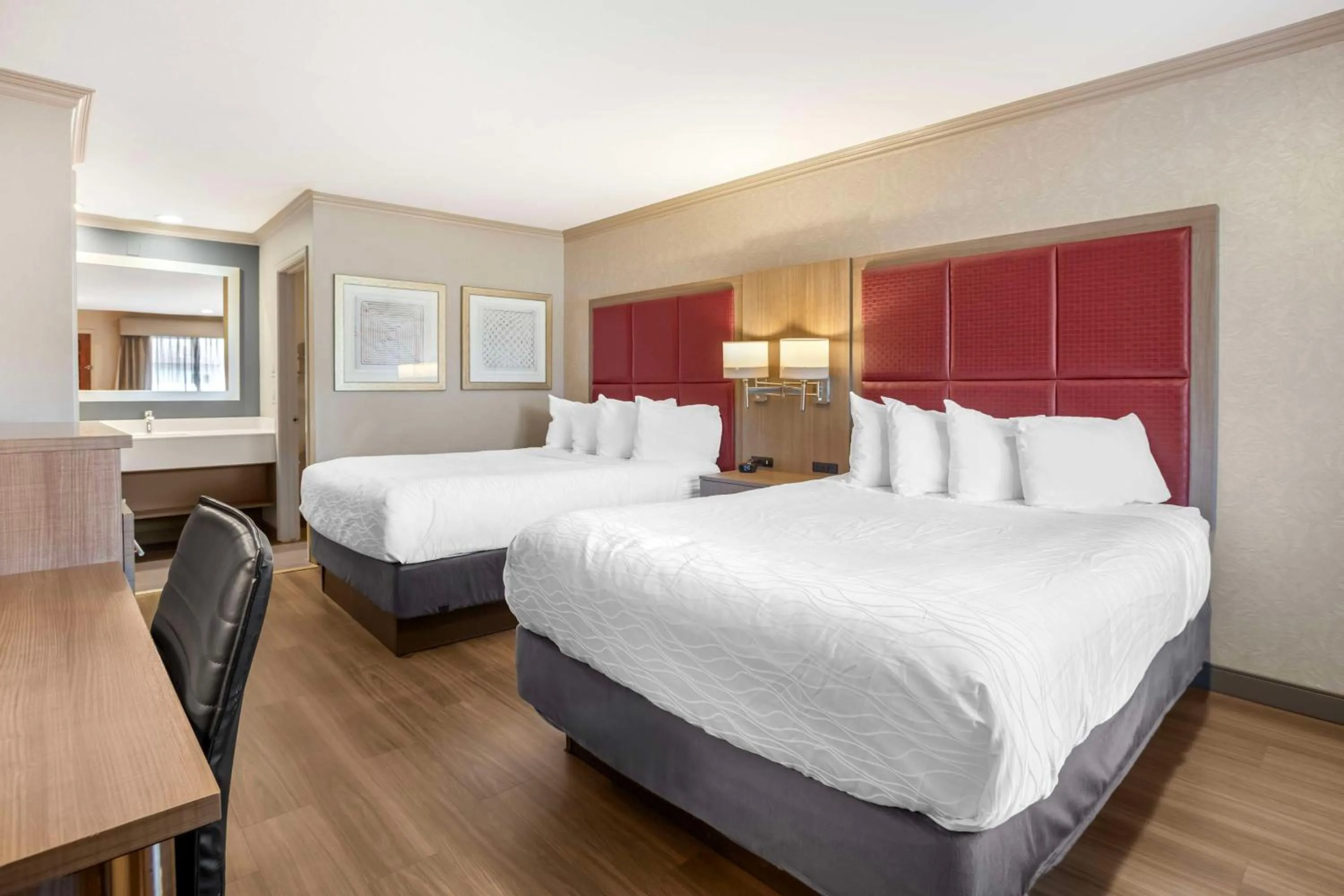 Bedroom, Bed in Best Western Inn Santa Cruz