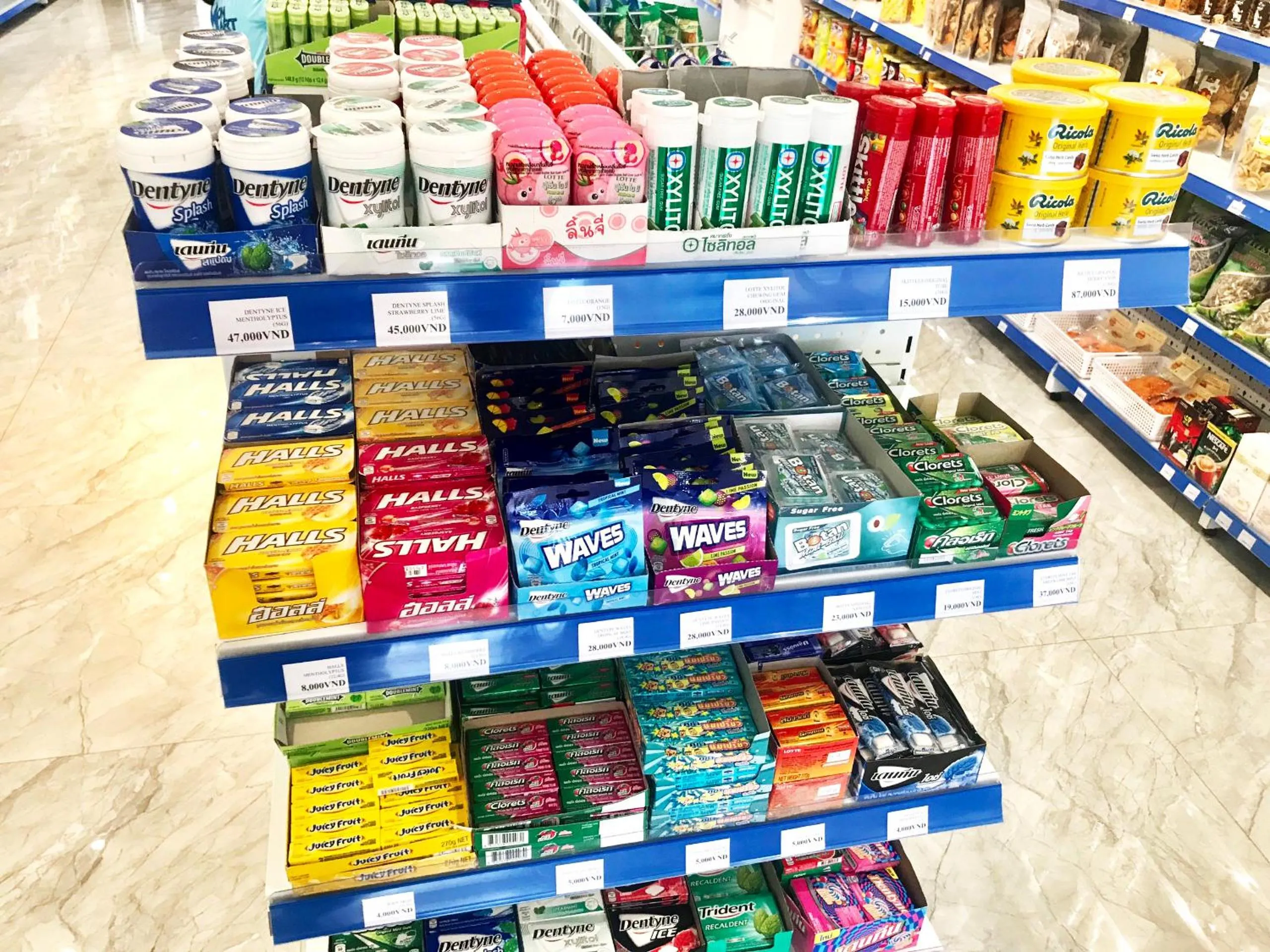 Supermarket/grocery shop in Kim Oanh Orchids Hotel