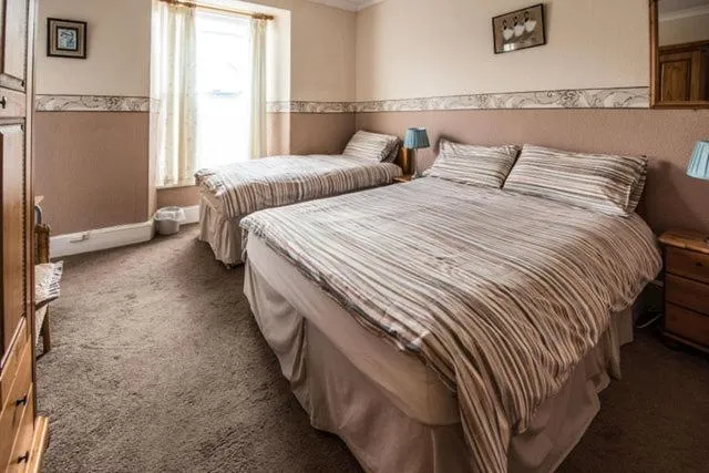 Bedroom, Bed in Glendower