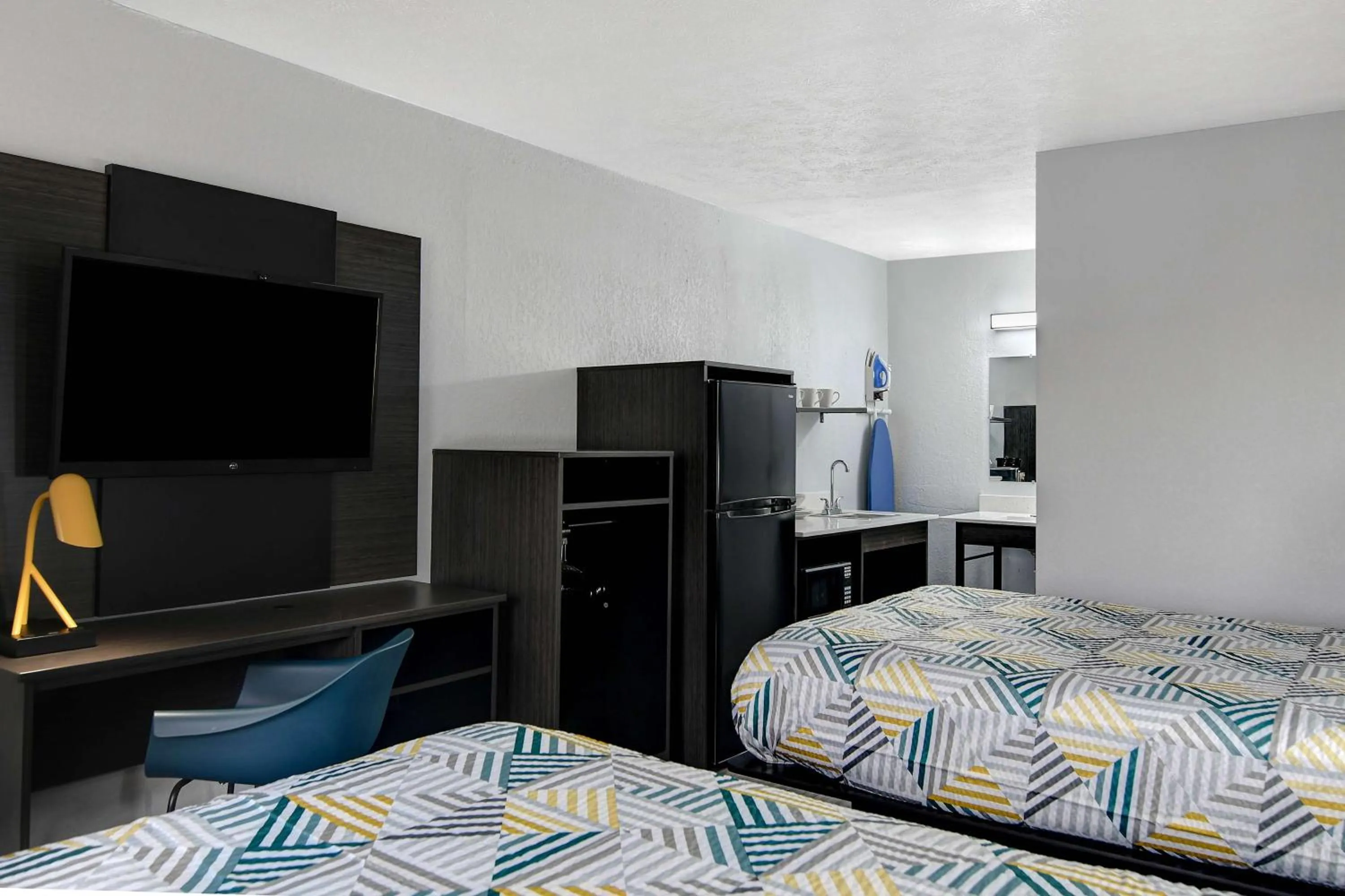 Photo of the whole room, Bed in Studio 6 Meridian, MS Bonita Lakes