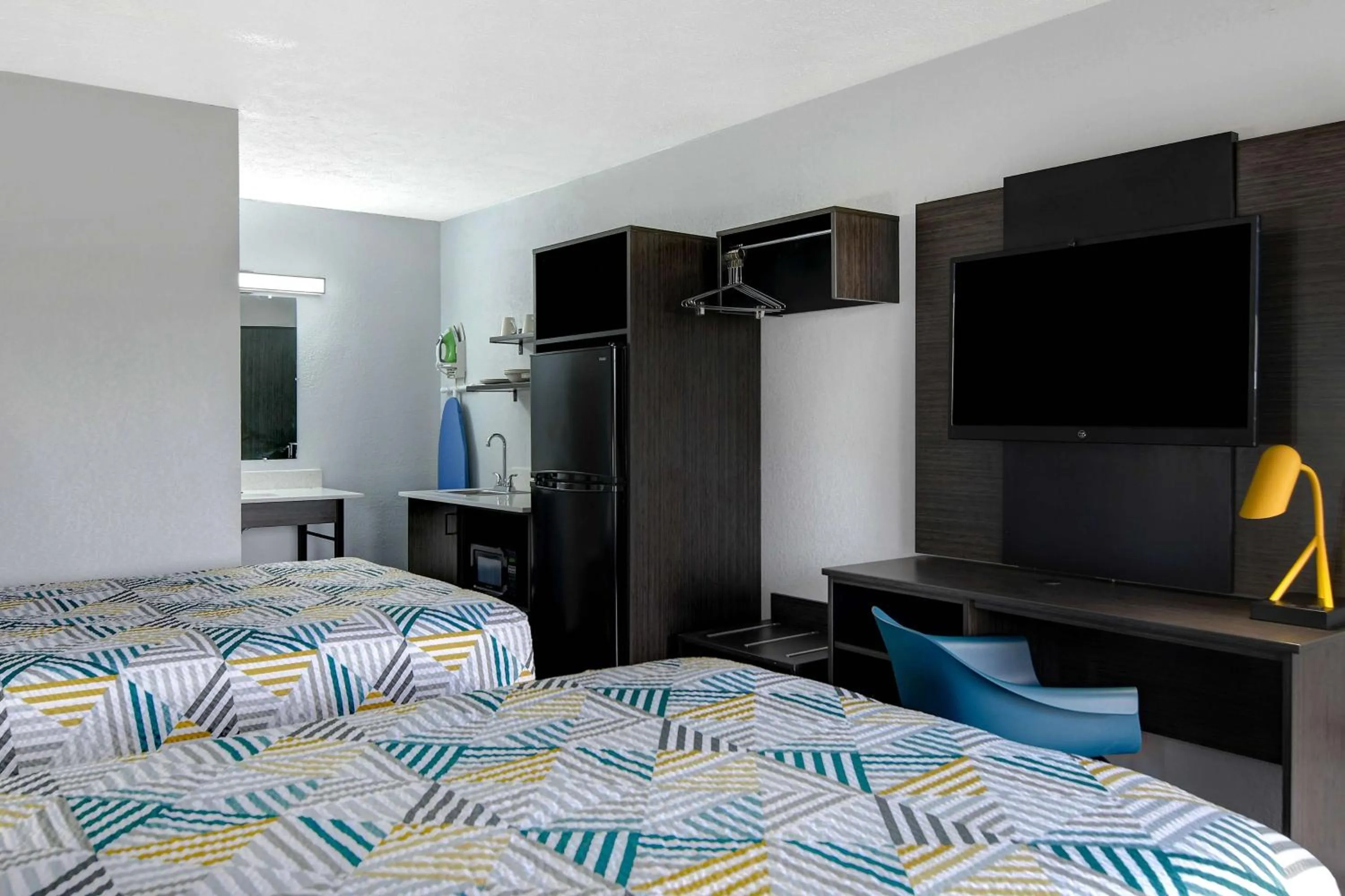 Photo of the whole room, Bed in Studio 6 Meridian, MS Bonita Lakes