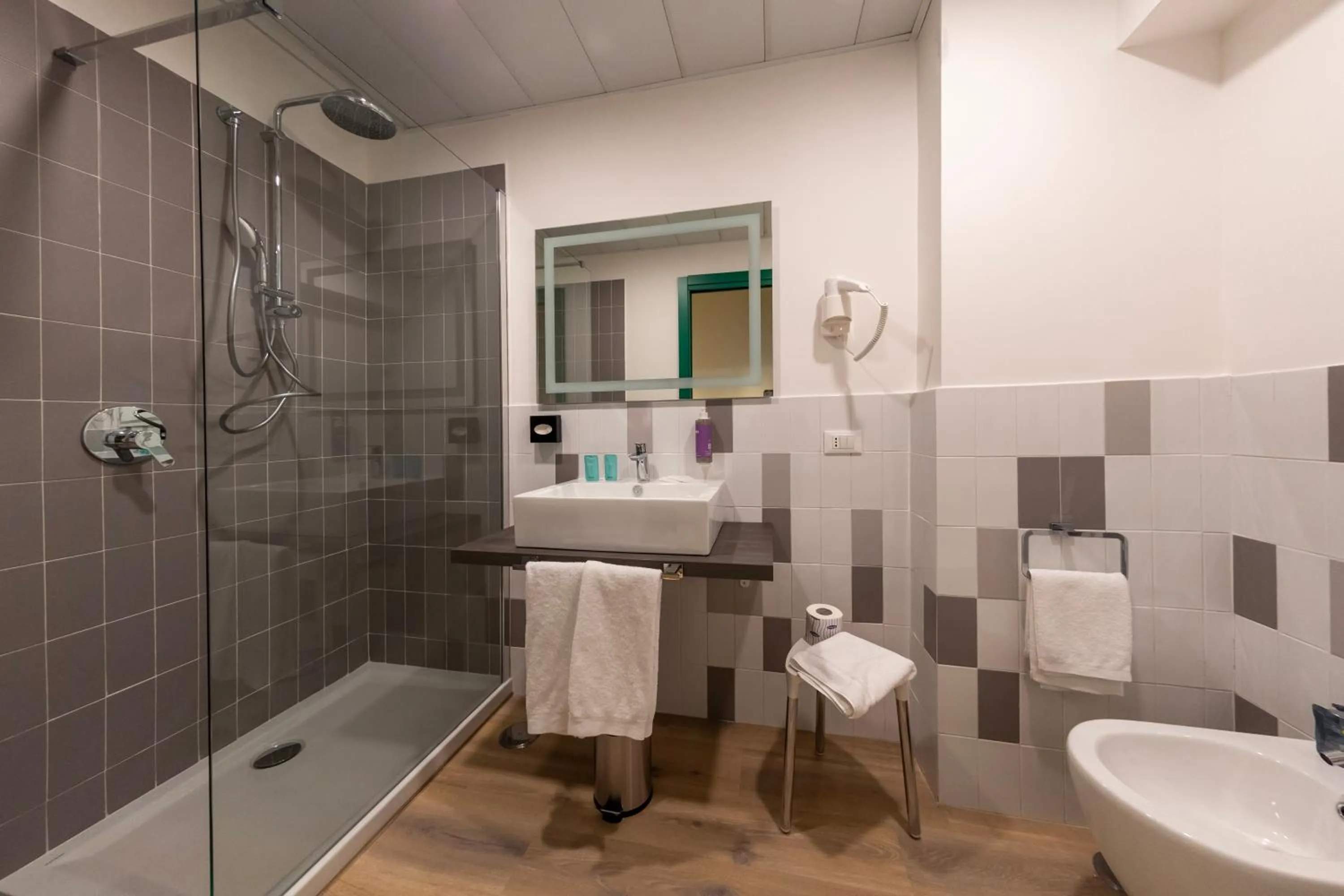 Bathroom in Smart Hotel Napoli