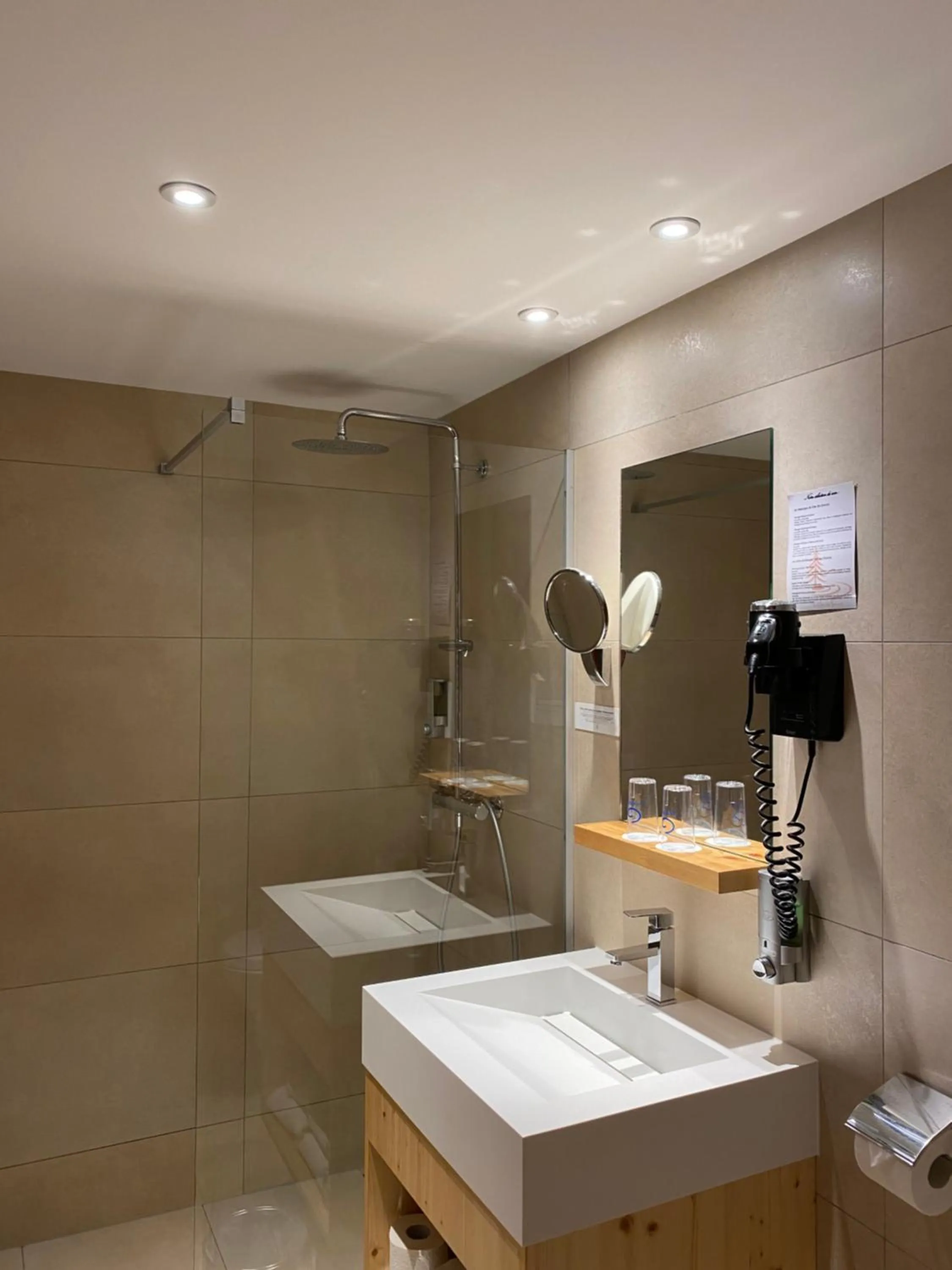 Bathroom in LE CLOS DES SOURCES Hôtel & Spa