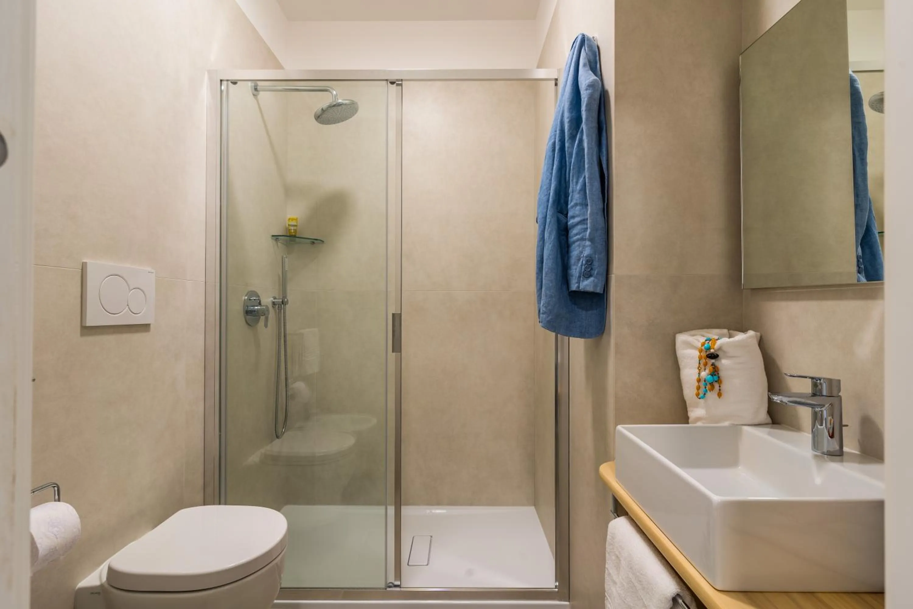 Shower in SMERALDO RESIDENCE