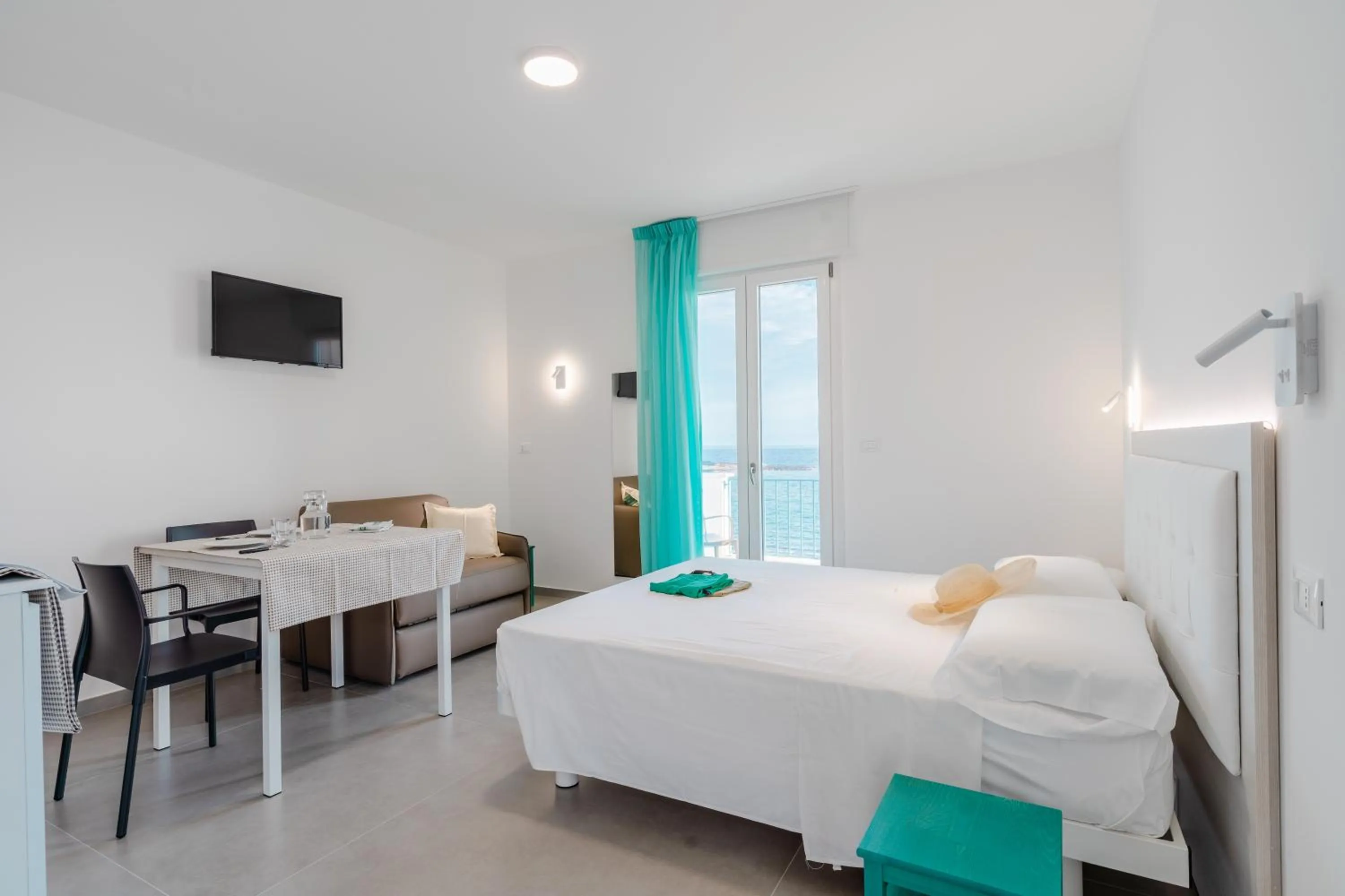 Photo of the whole room, Bed in SMERALDO RESIDENCE