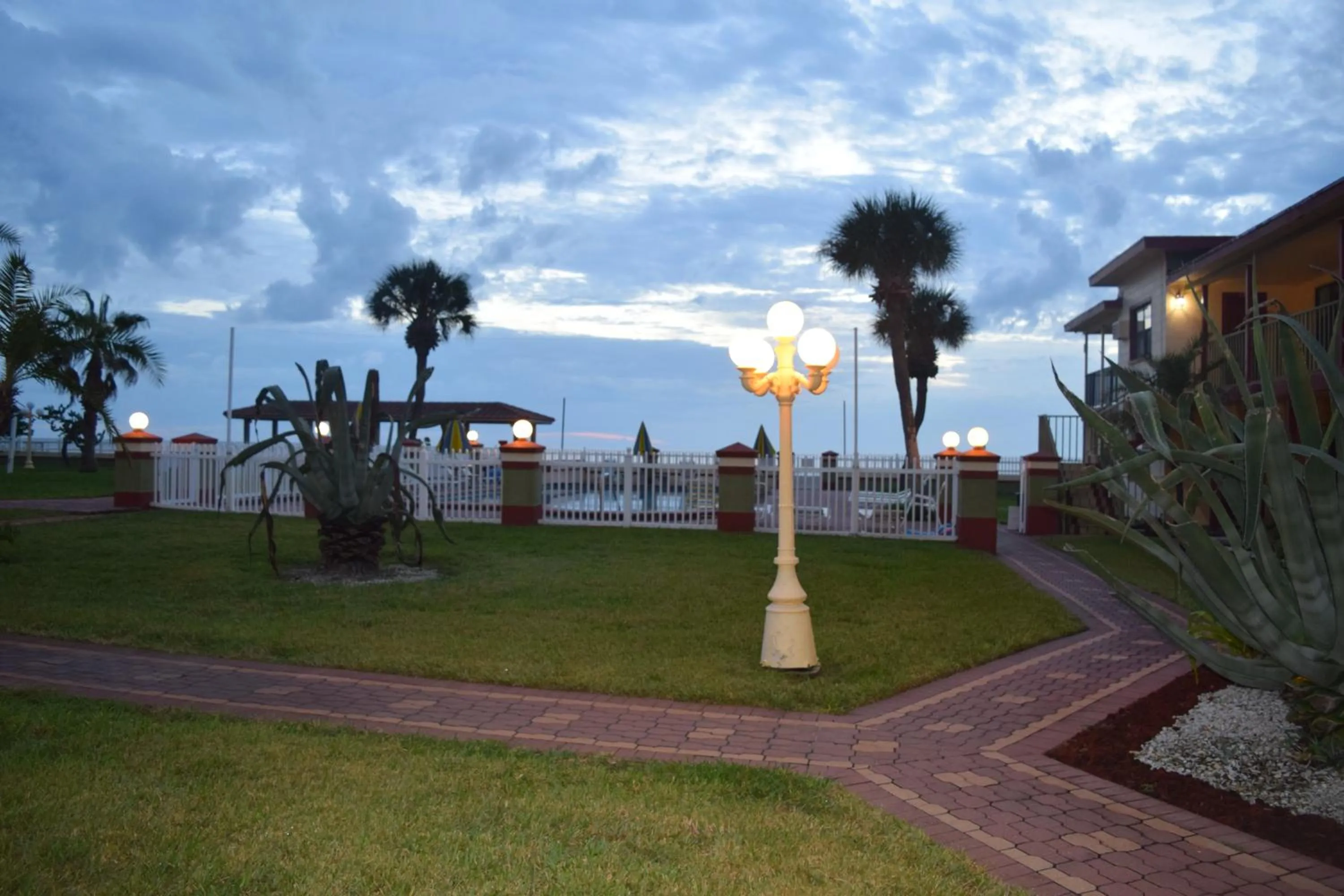 Garden in Sails Resort Motel