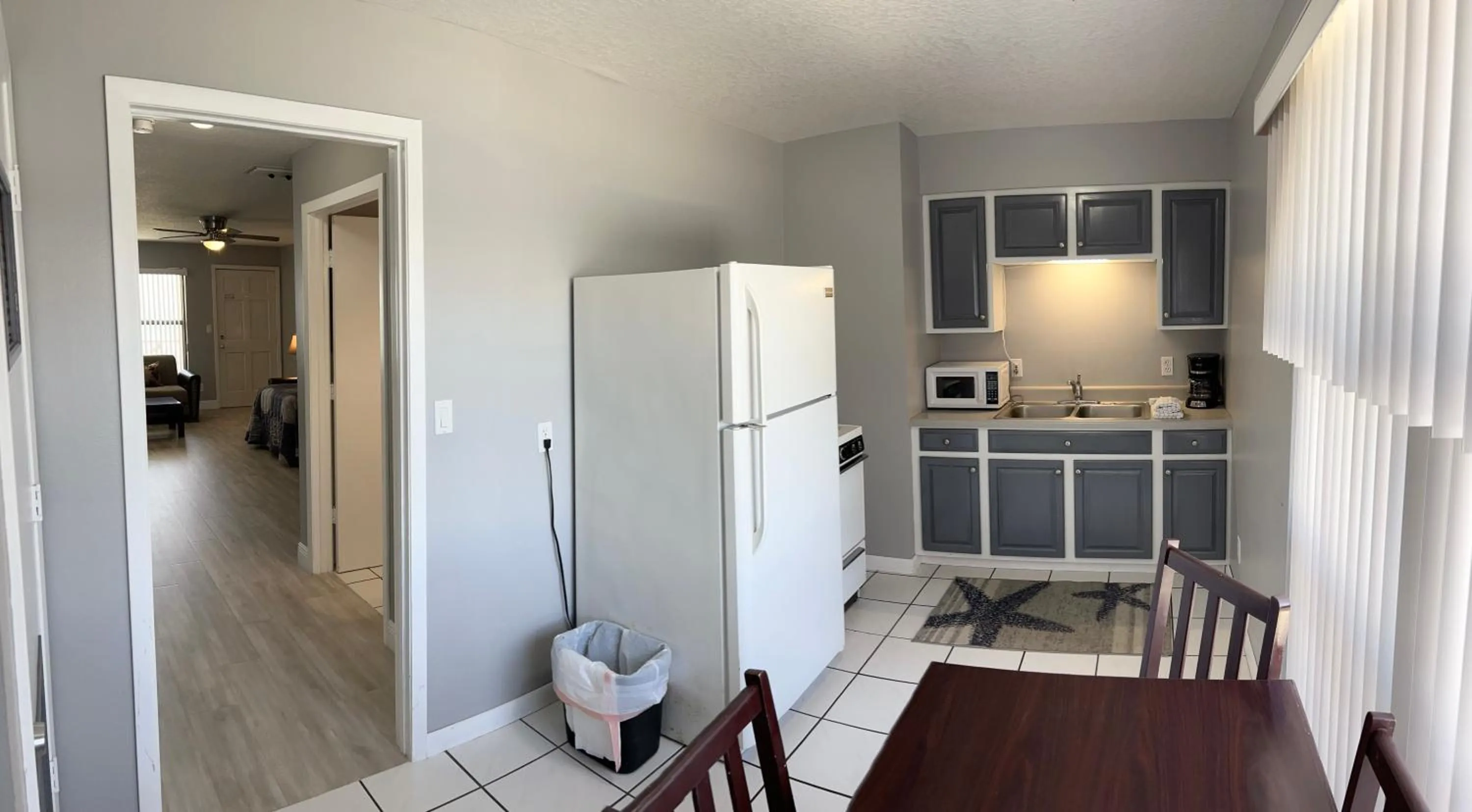 Kitchen or kitchenette in Sails Resort Motel