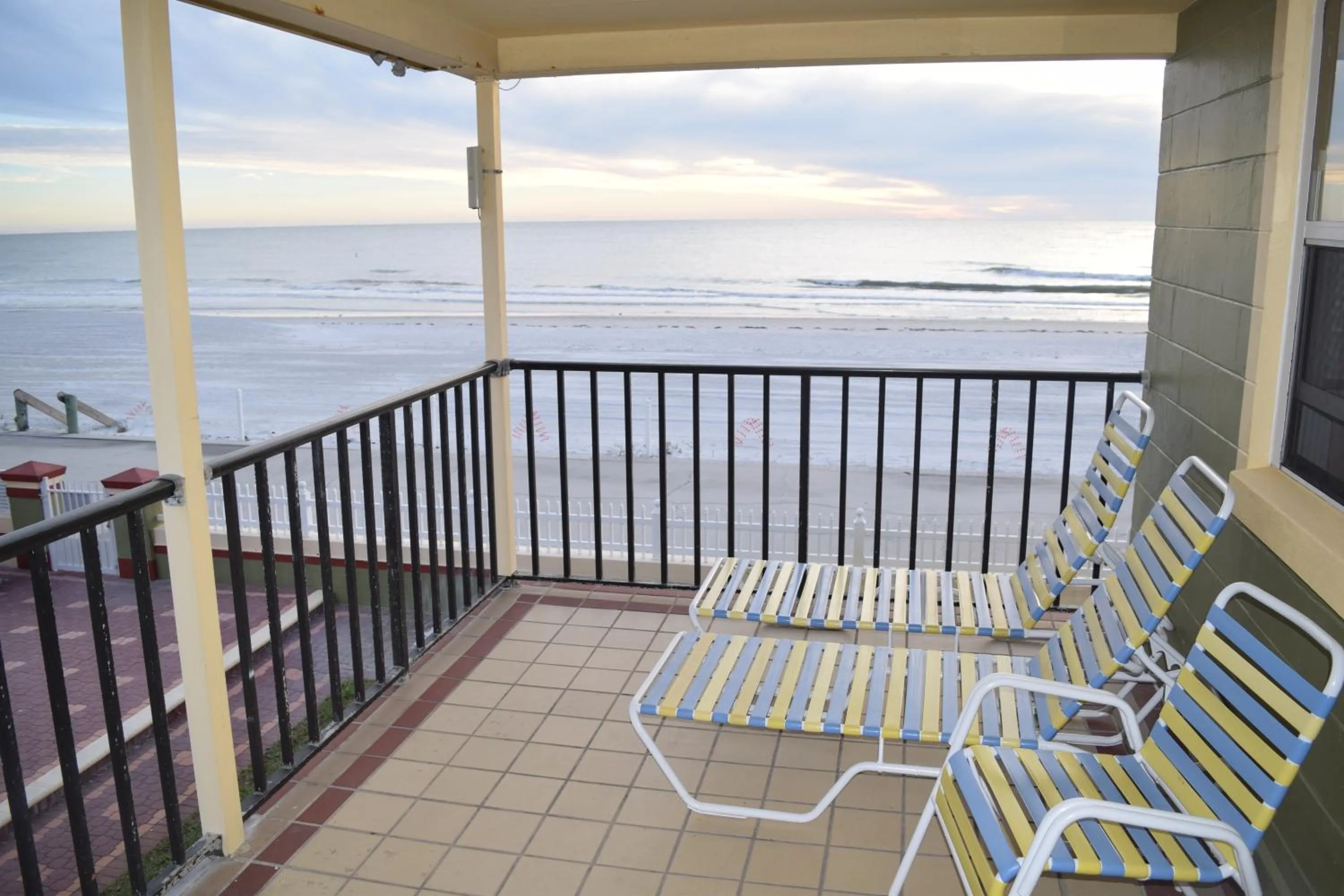 Patio in Sails Resort Motel