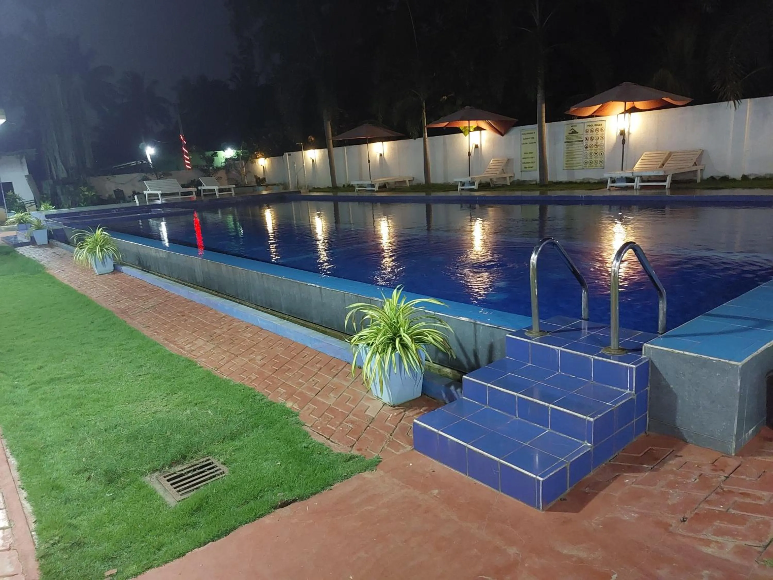 Night in MRD Beach Hotel