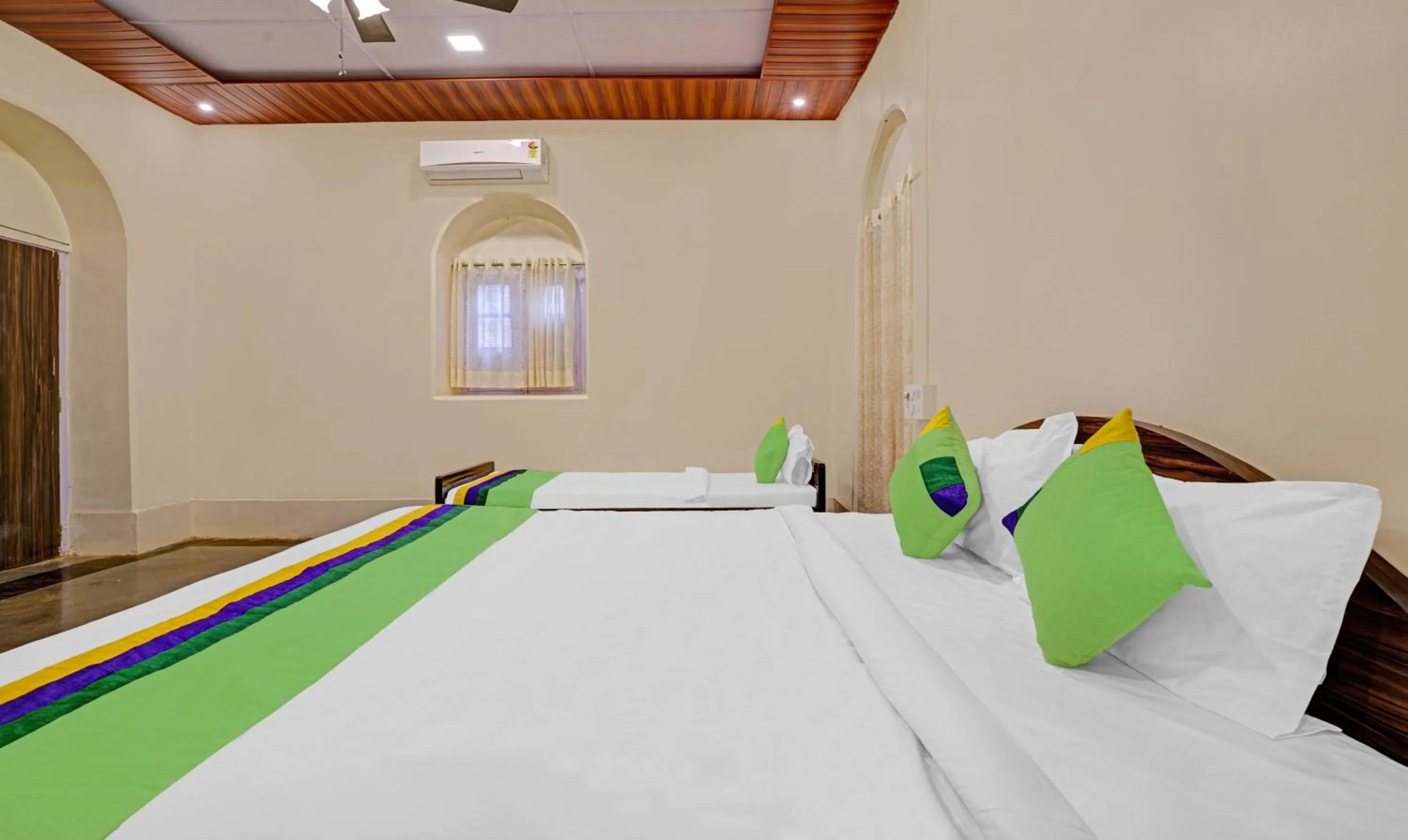 Bedroom, Bed in Treebo Cecil Resort, 600 Mtrs From Matheran Railway Station