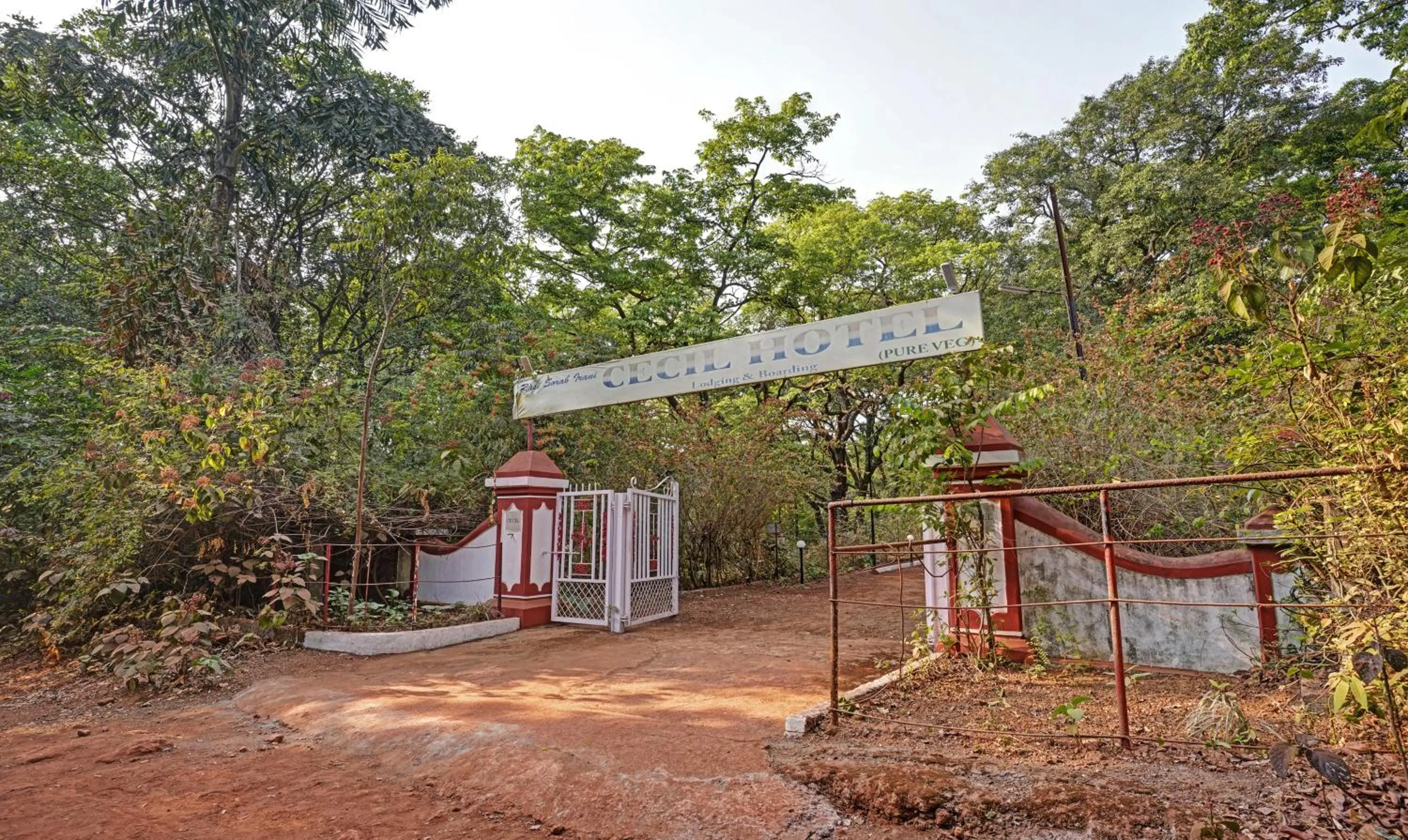 Facade/entrance in Treebo Cecil Resort, 600 Mtrs From Matheran Railway Station
